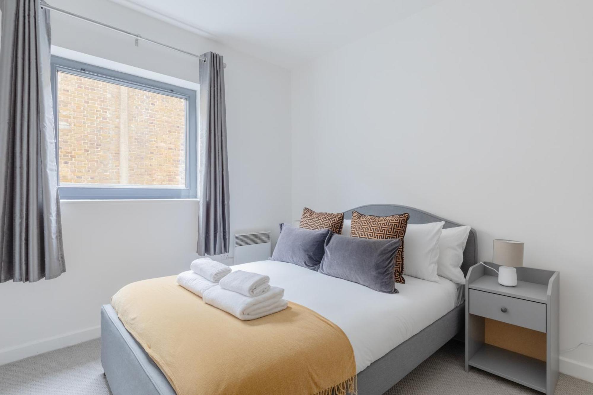 Contemporary 2bd Flat W Patio In East Apartment