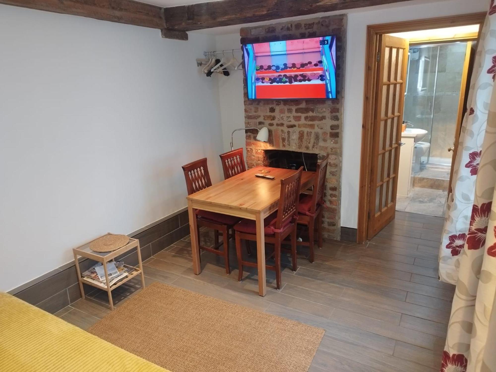 No 5 Apartment *