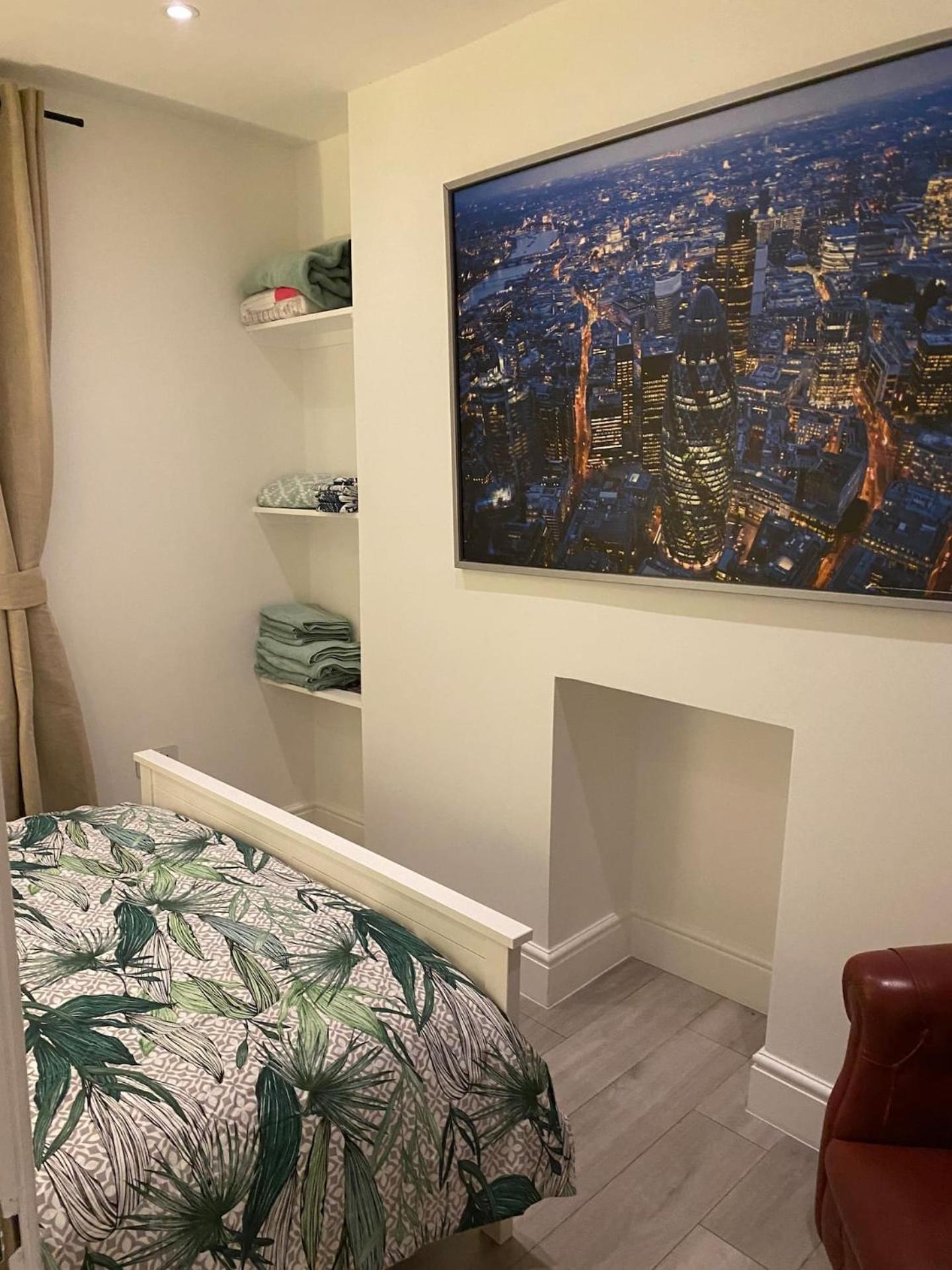 Apartment No 5 London