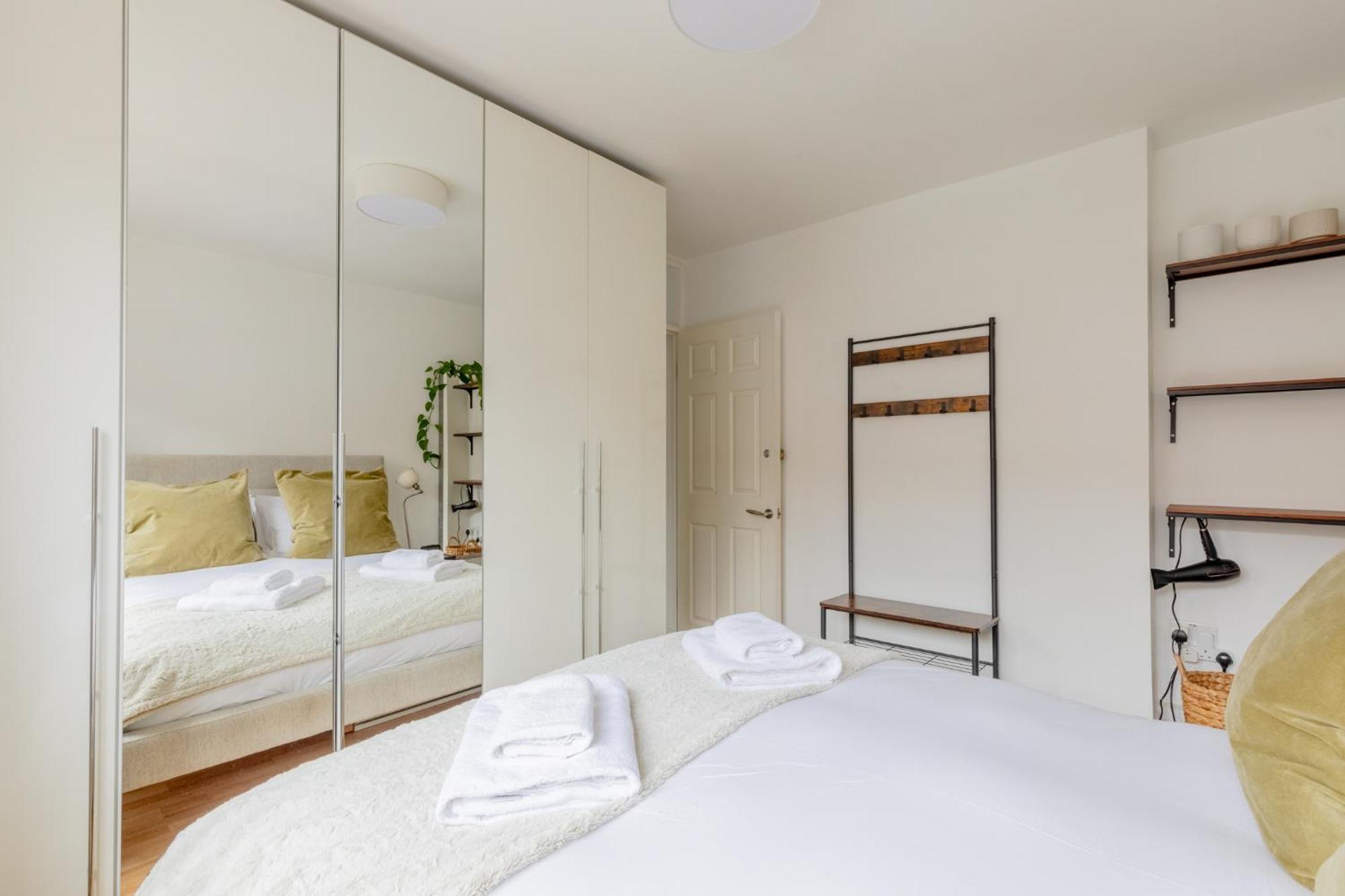 Stylish 2bd With Private Garden Nine Elms Appartement