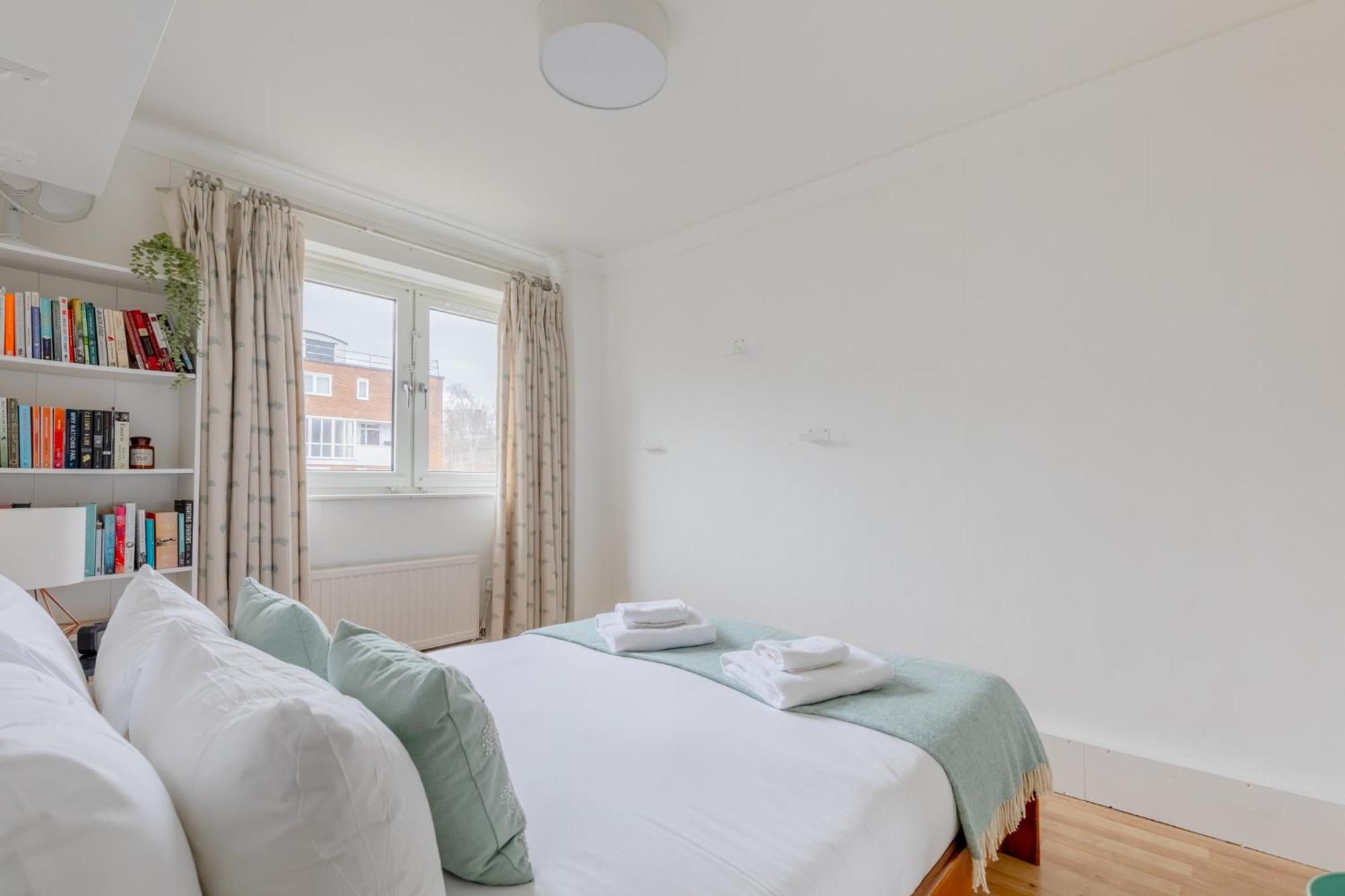 Stylish 2bd With Private Garden Nine Elms Londen