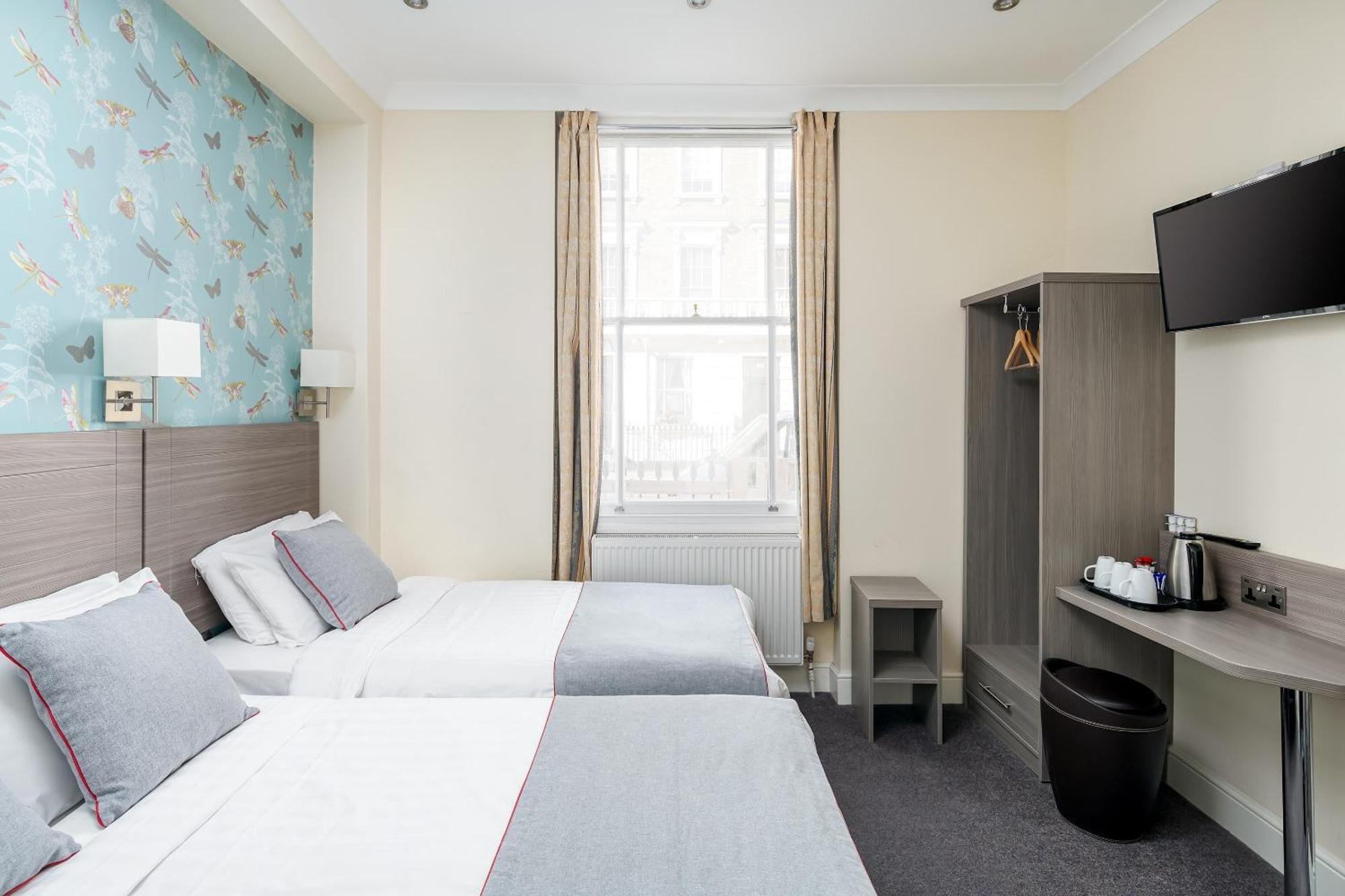 Hotel Oyo Bakers 3*