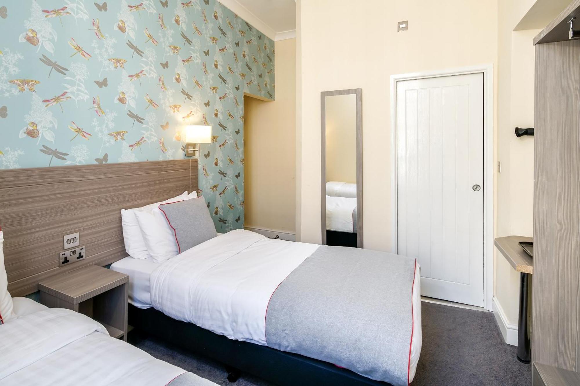 Hotel Oyo Bakers 3*