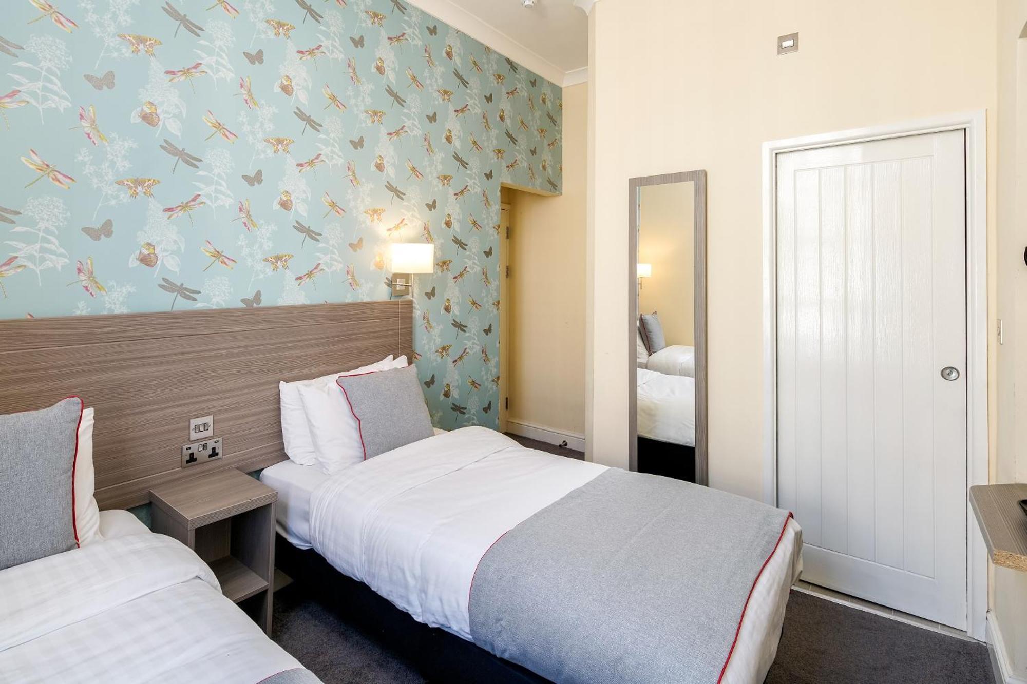 Hotel Oyo Bakers 3*