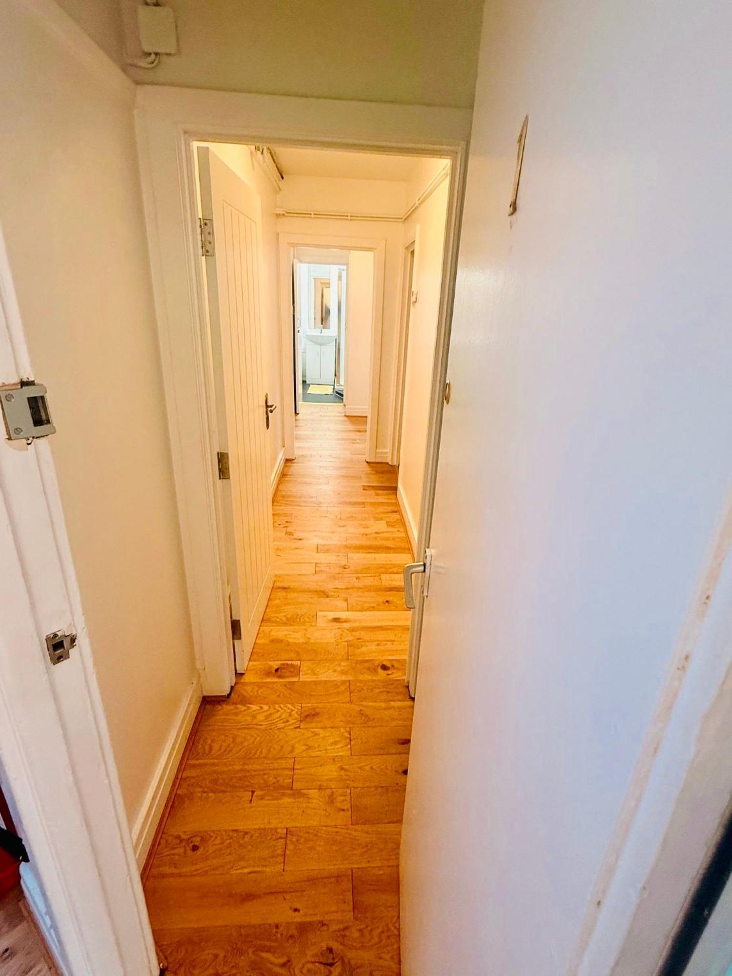 Modern Flat Steps From Finsbury & Emirates Stadium!