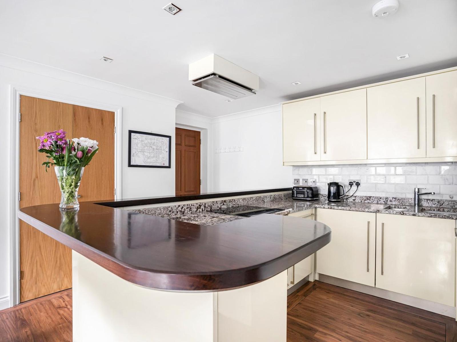 Pass The Keys Westminster Beauty, Prime Apartment London