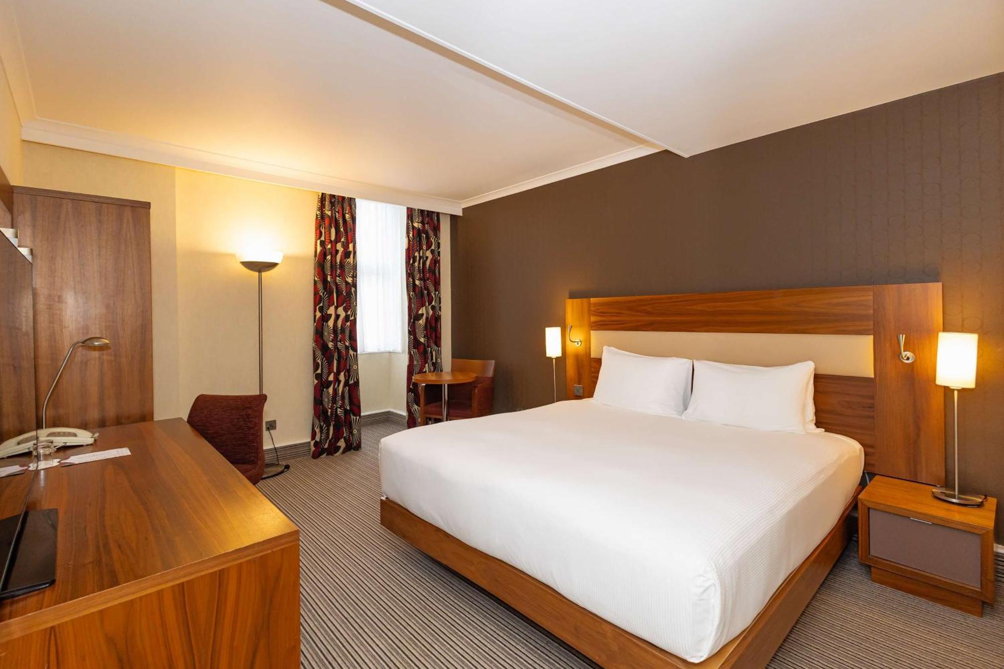 Hilton Olympia Hotel 4*