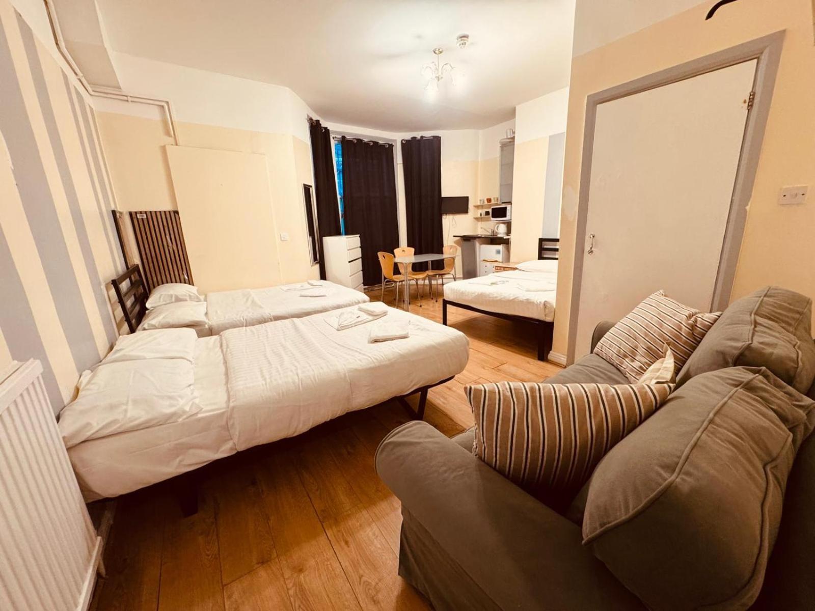 Guest house Anwar House 2*