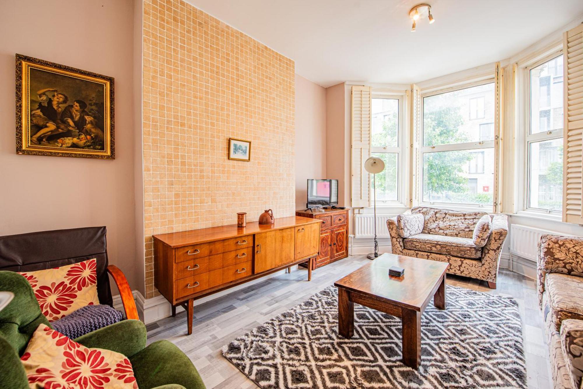 Charming Homely 3 Bedroom Flat In London