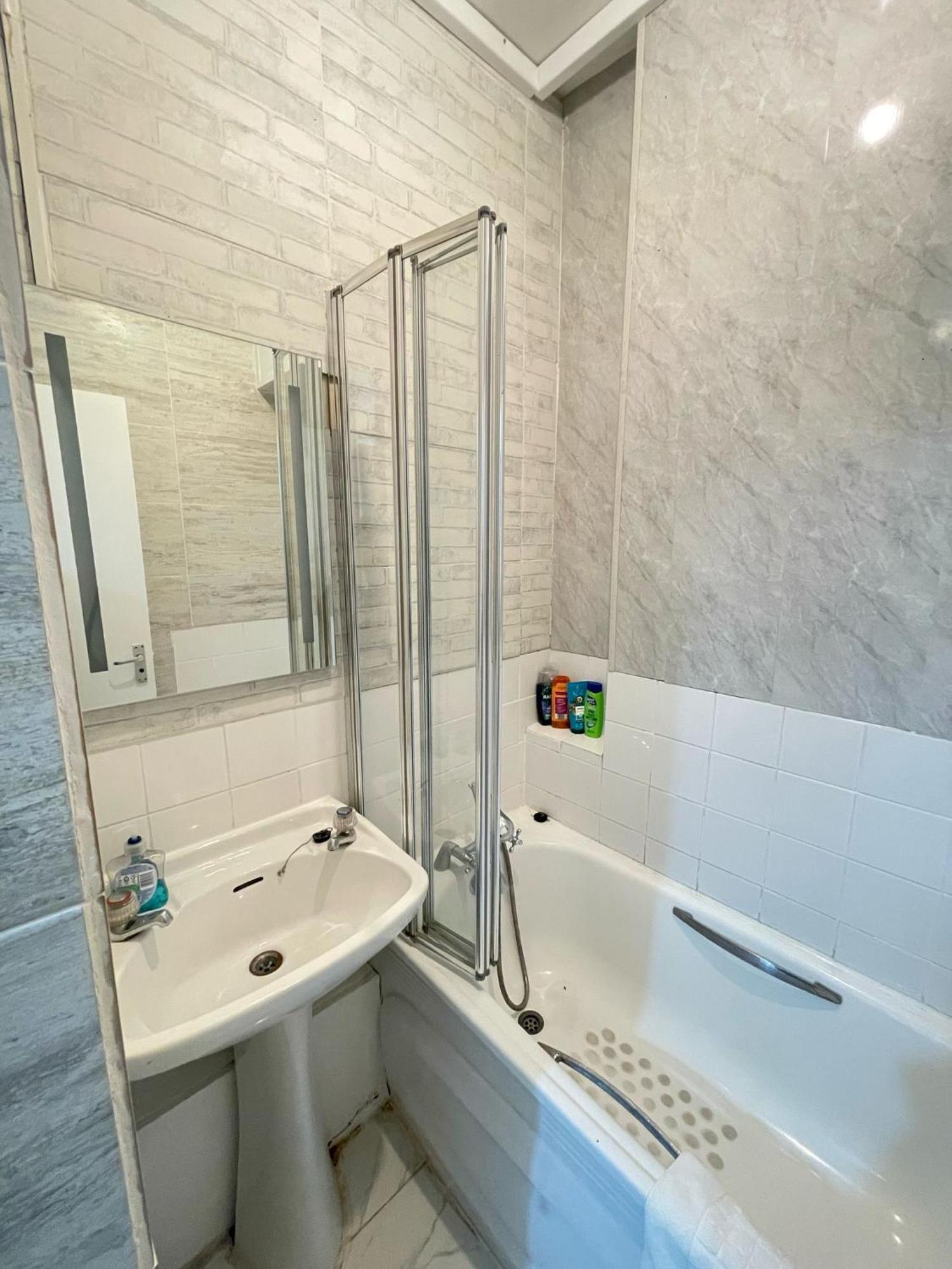 Appartement Lovely 2 Bed Flat 2 Floor Miles Londen