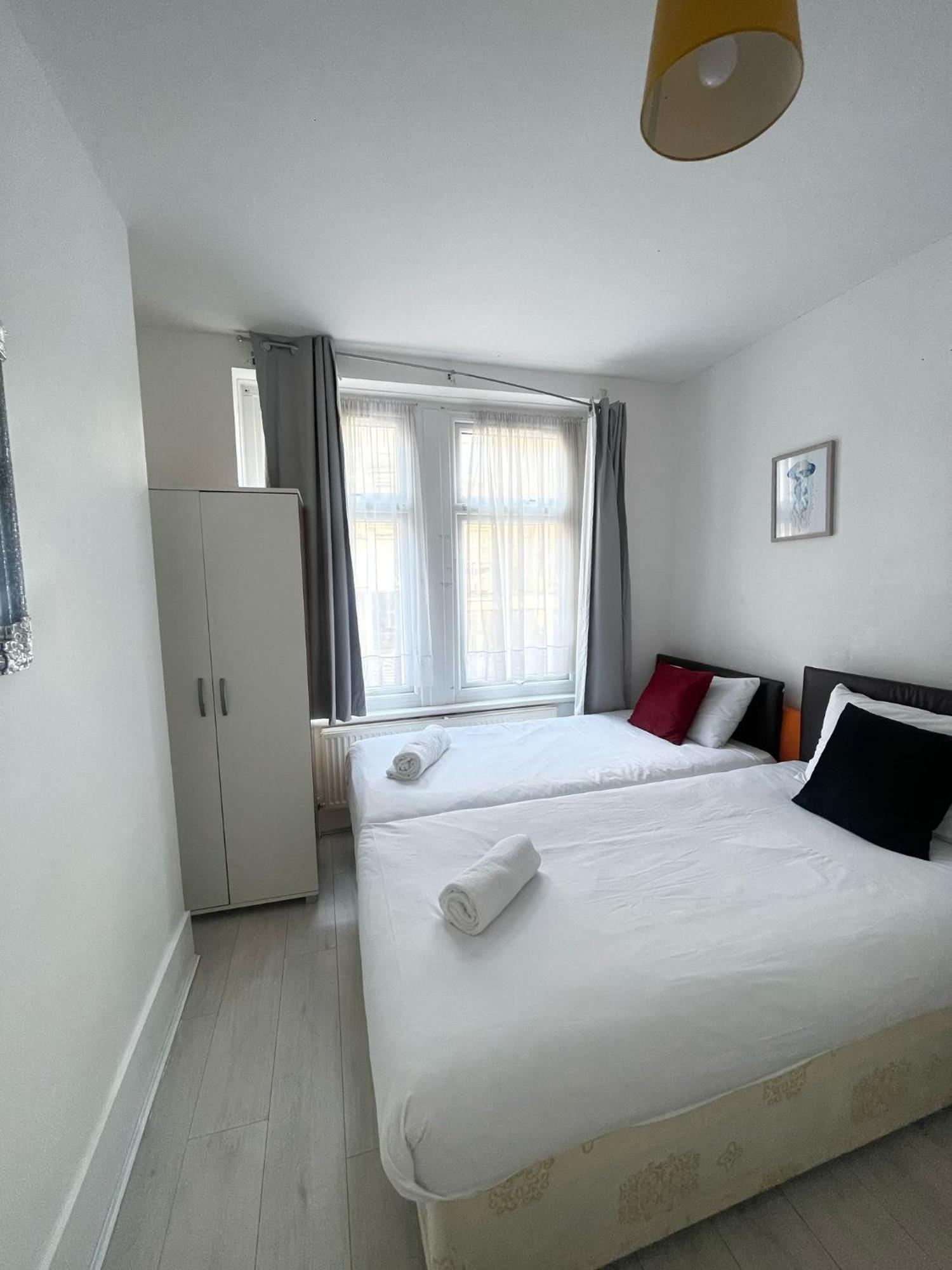 Lovely 2 Bed Flat 2 Floor Miles * Londen