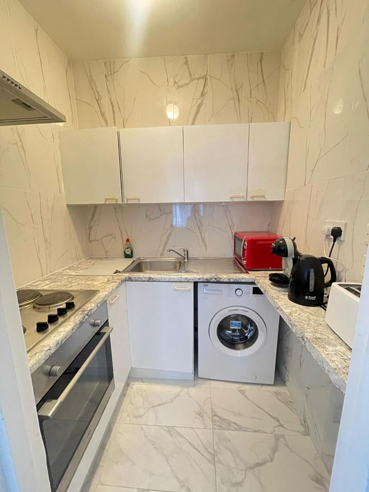 Lovely 2 Bed Flat 2 Floor Miles