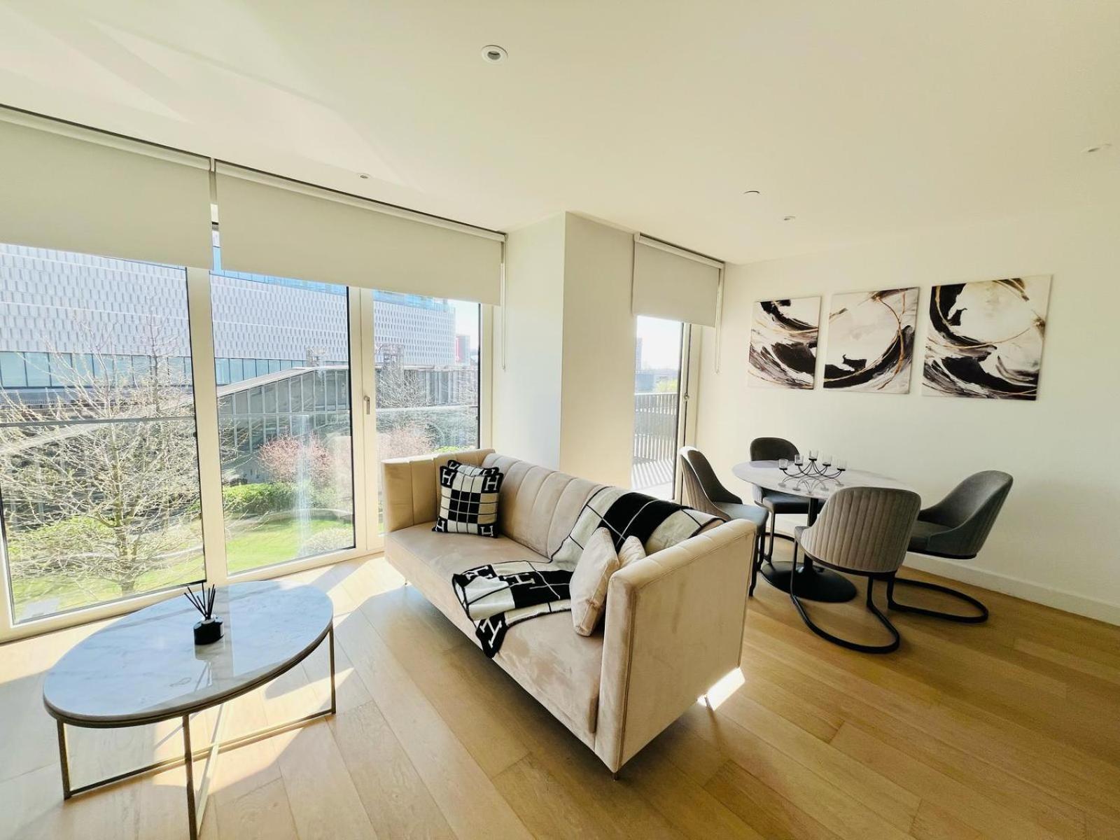 Luxury 2-Bed 2-Bath Apartment -White City -Steps To Tube Station Apartment London