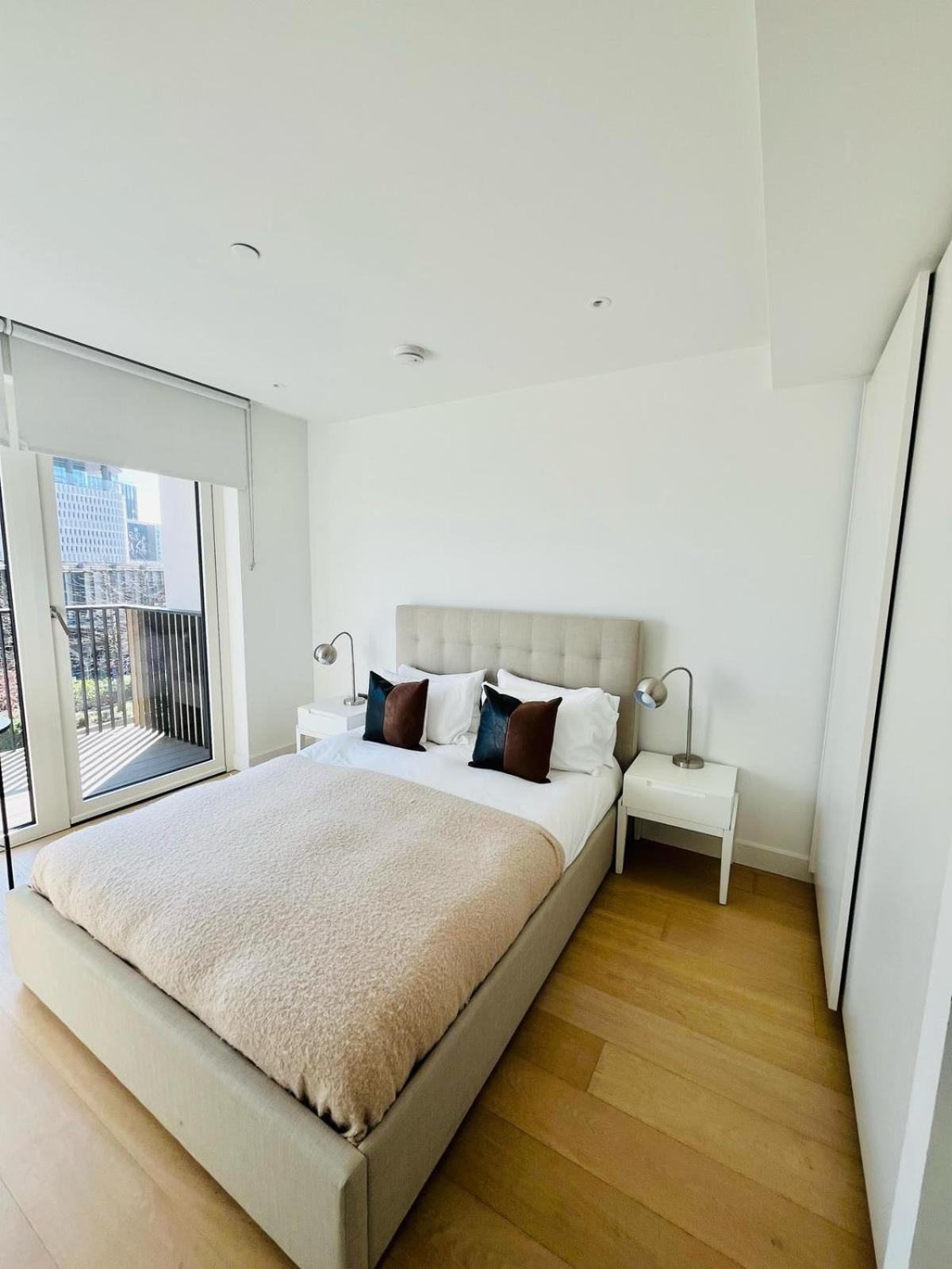 Luxury 2-Bed 2-Bath Apartment -White City -Steps To Tube Station London
