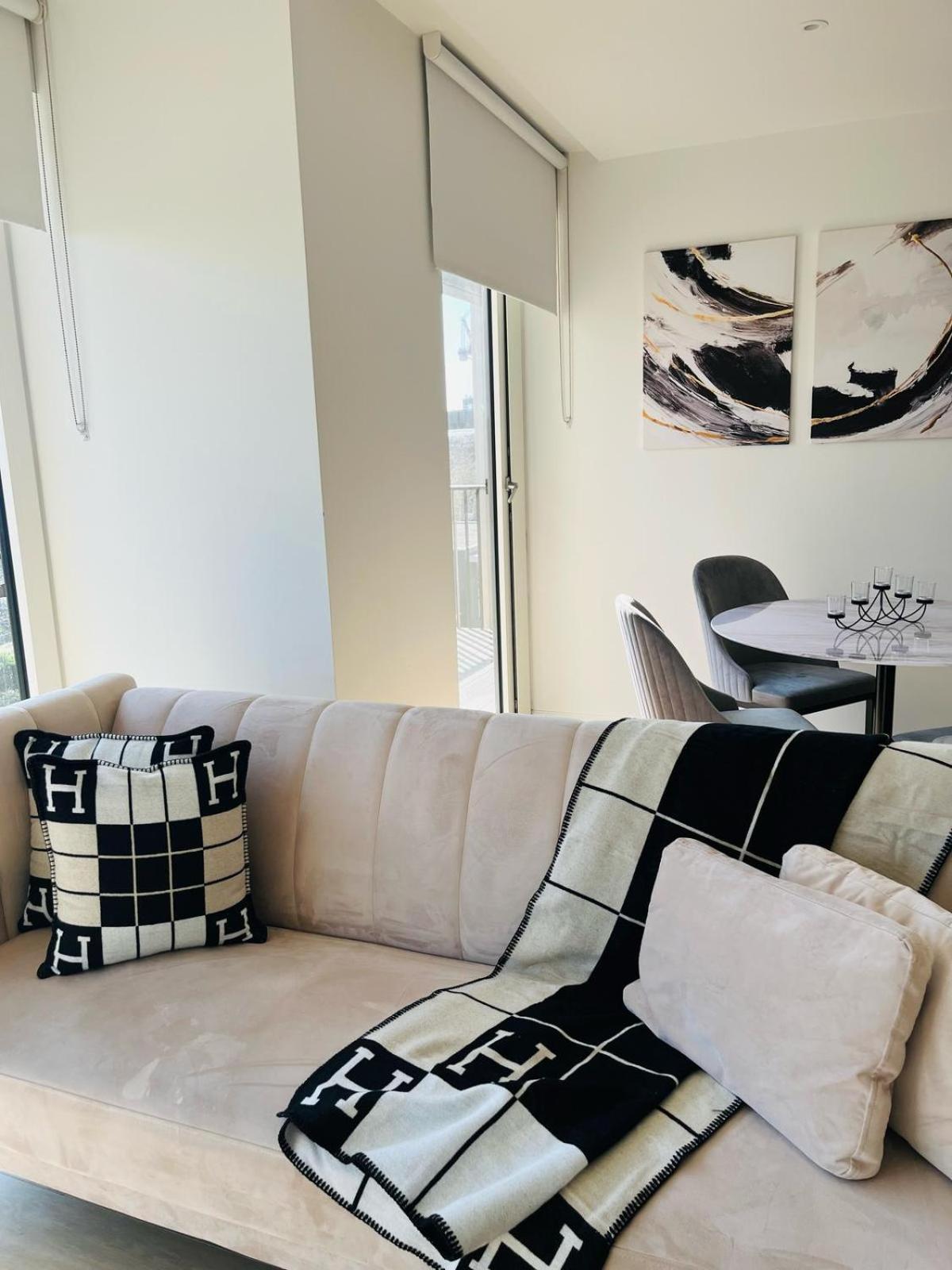 Luxury 2-Bed 2-Bath Apartment -White City -Steps To Tube Station Apartment