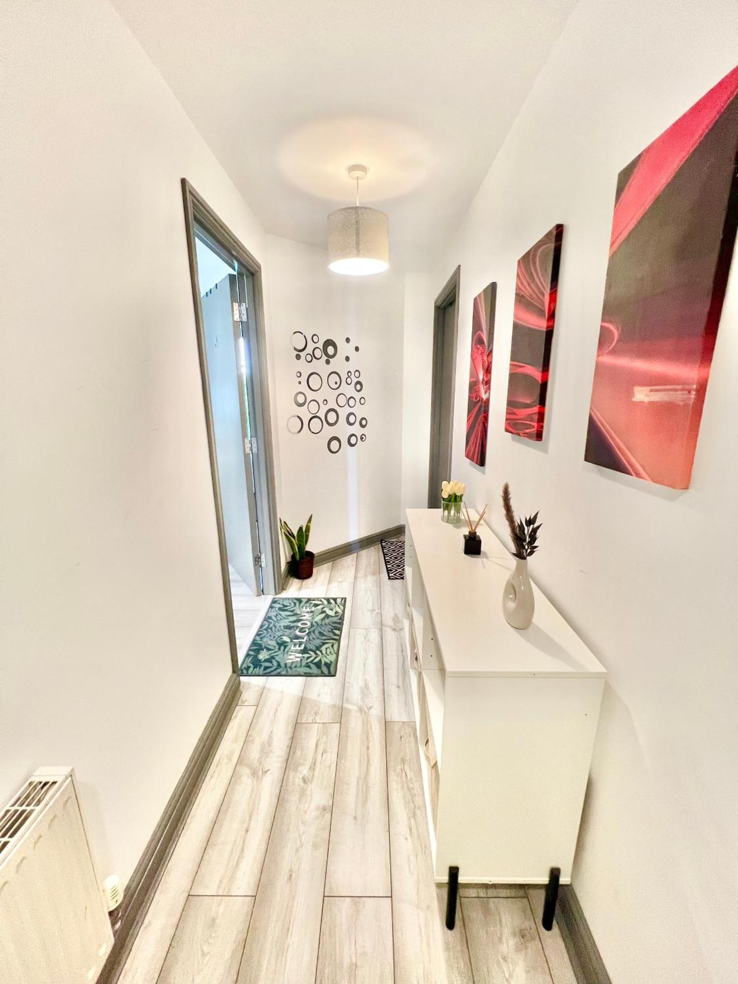 Em Southwark Apartment *