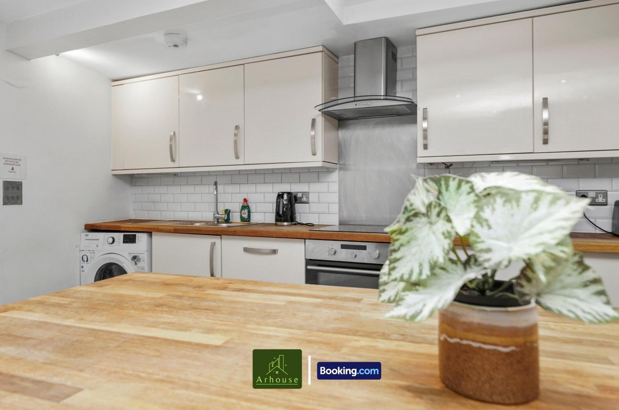 Two Bedroom By Arhouse Short Lets & Serviced Clapham With Free Wifi London