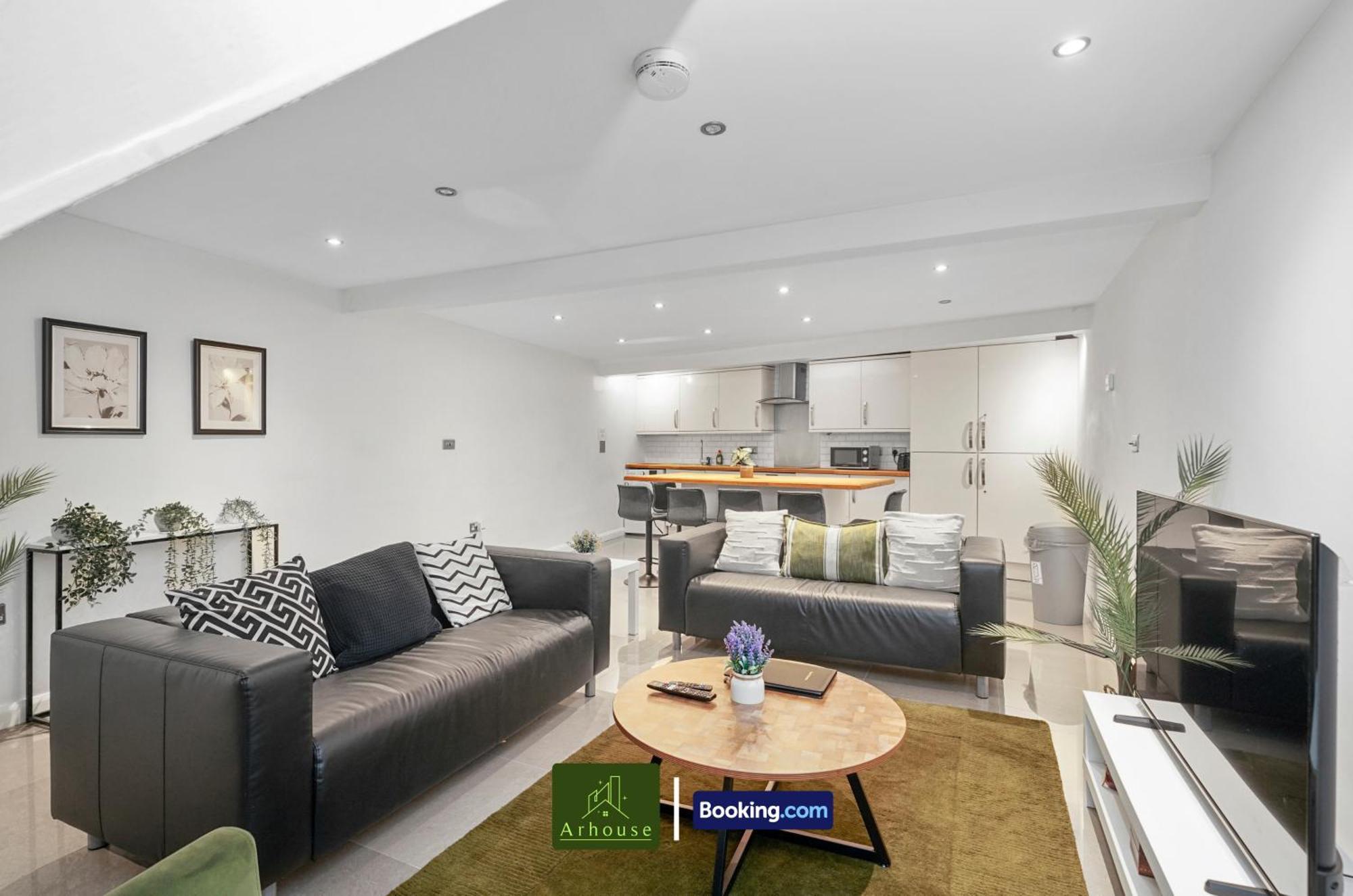 Two Bedroom By Arhouse Short Lets & Serviced Clapham With Free Wifi *