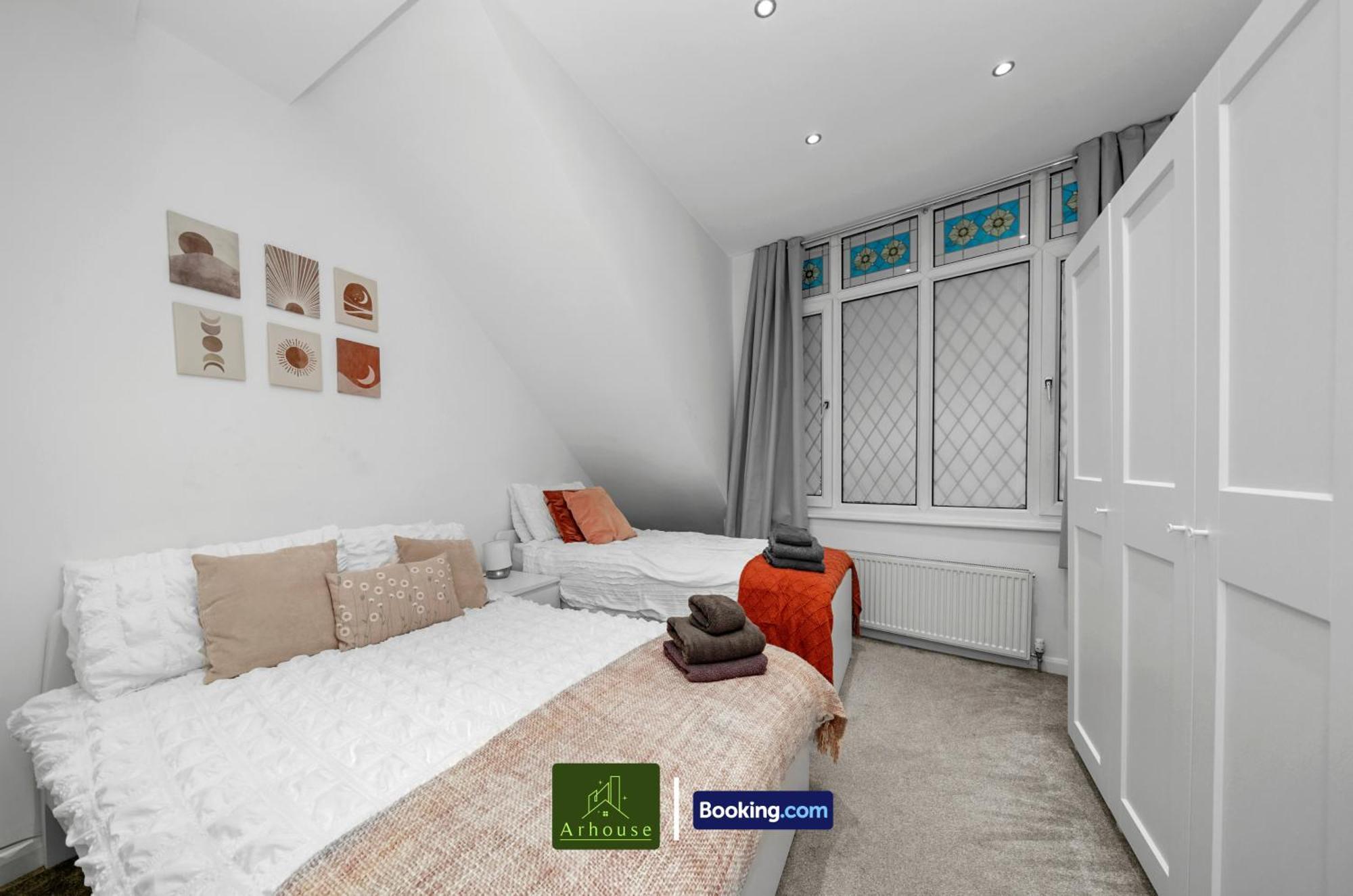 Two Bedroom By Arhouse Short Lets & Serviced Clapham With Free Wifi * London