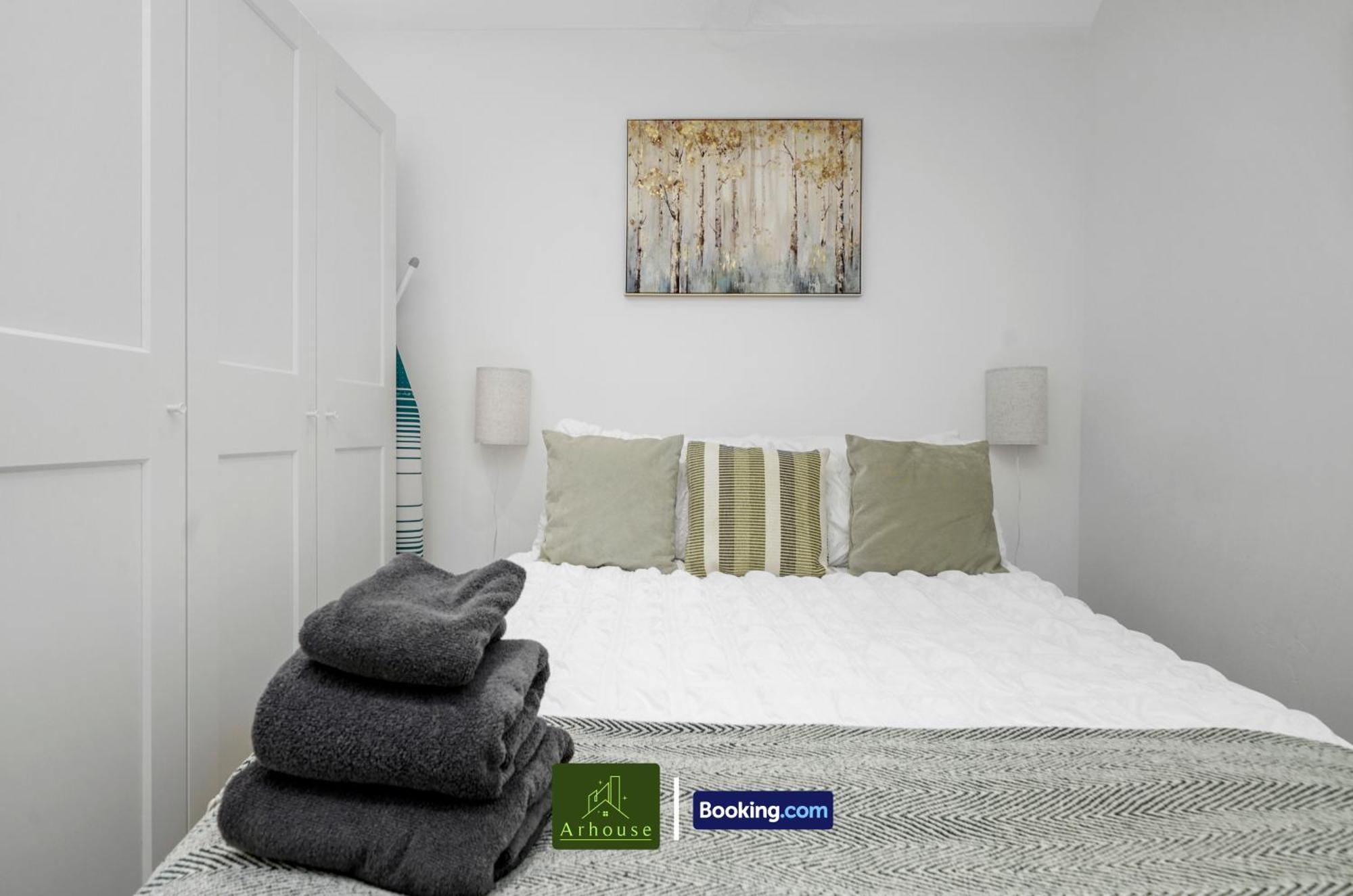 Two Bedroom By Arhouse Short Lets & Serviced Clapham With Free Wifi