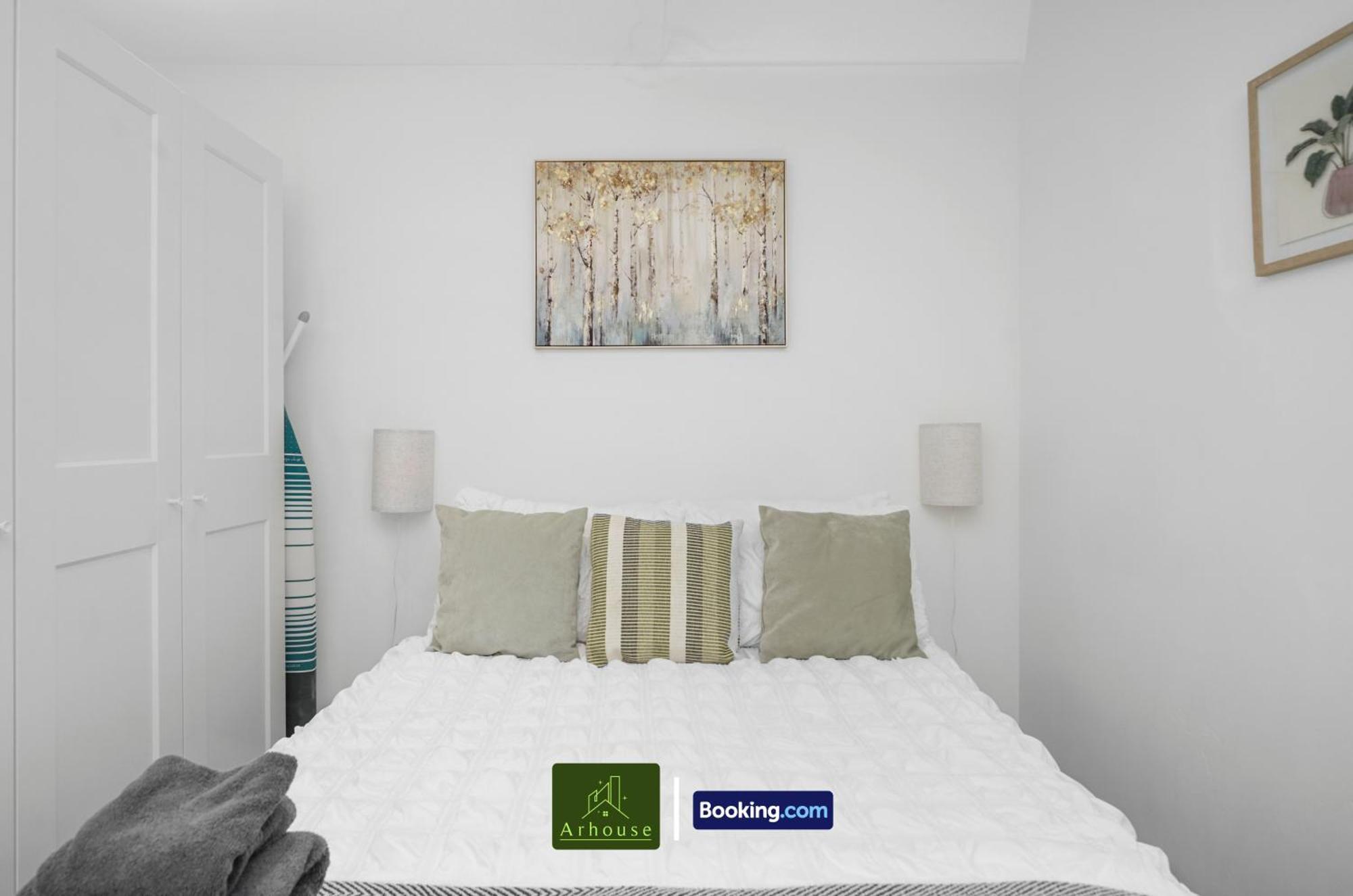 Two Bedroom By Arhouse Short Lets & Serviced Clapham With Free Wifi Apartment