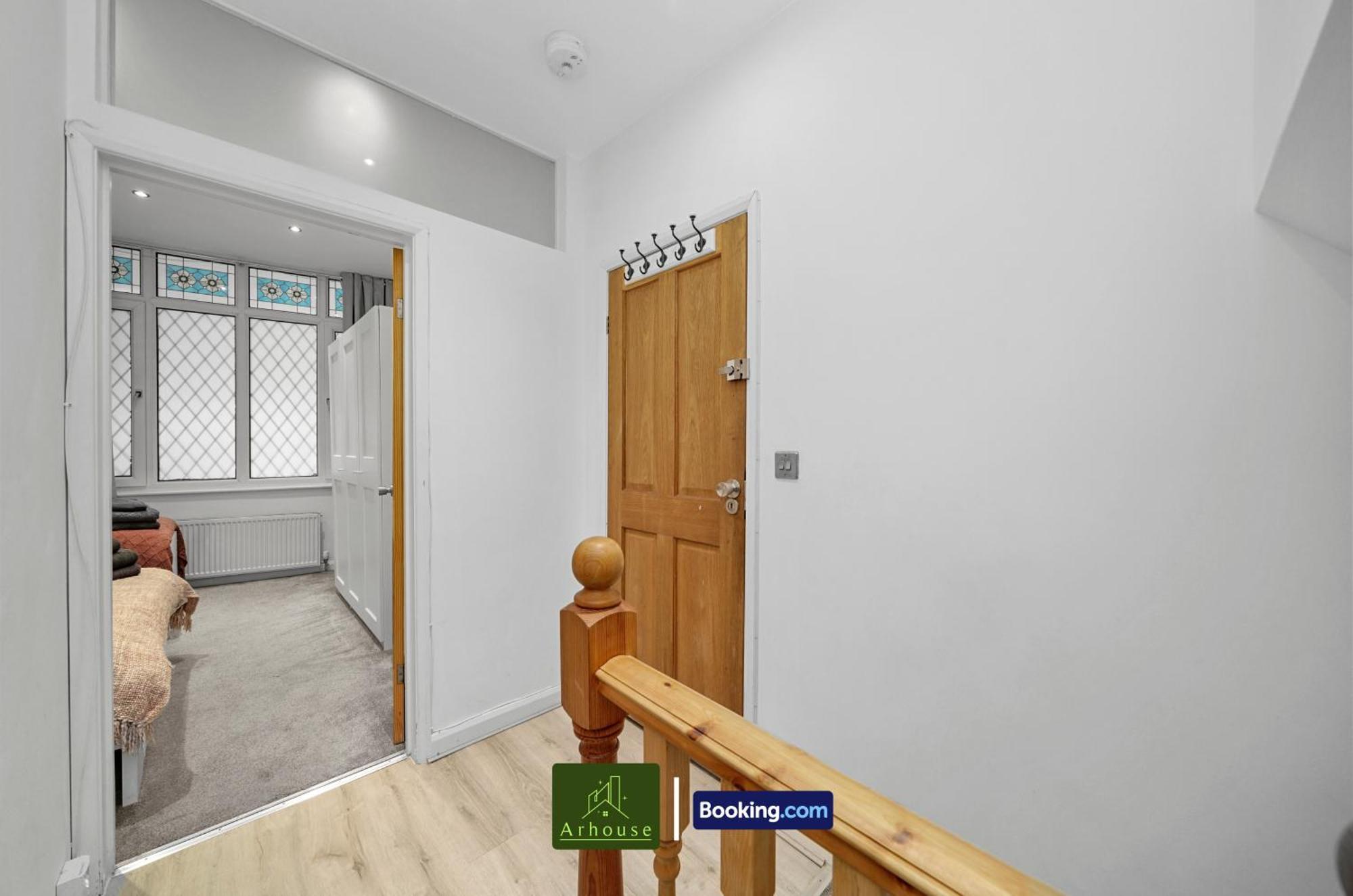 Apartment Two Bedroom By Arhouse Short Lets & Serviced Clapham With Free Wifi London