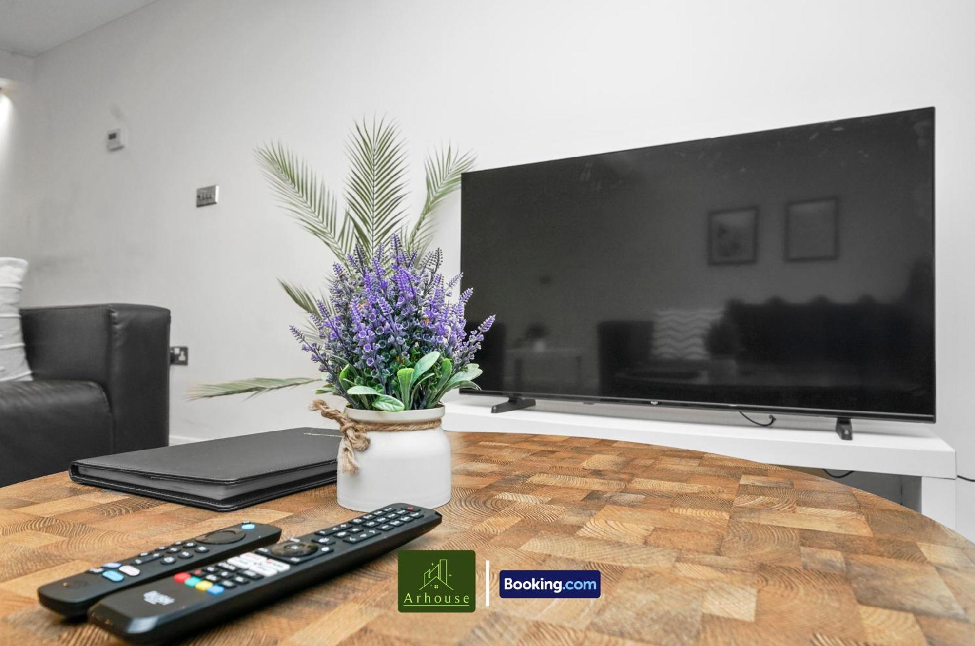 Two Bedroom By Arhouse Short Lets & Serviced Clapham With Free Wifi