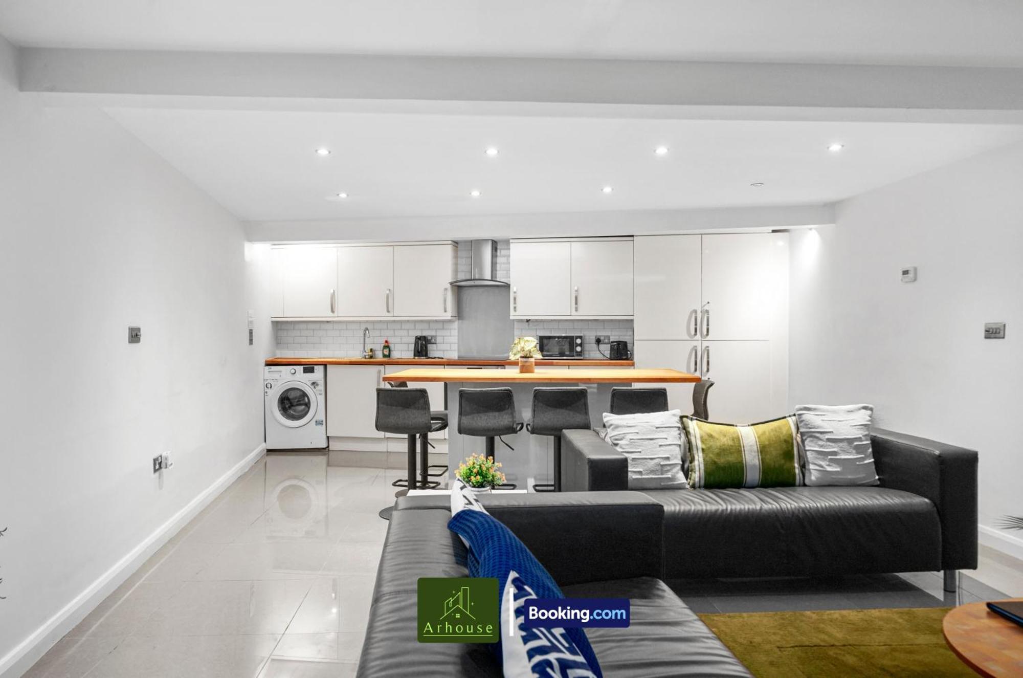 Two Bedroom By Arhouse Short Lets & Serviced Clapham With Free Wifi Apartment