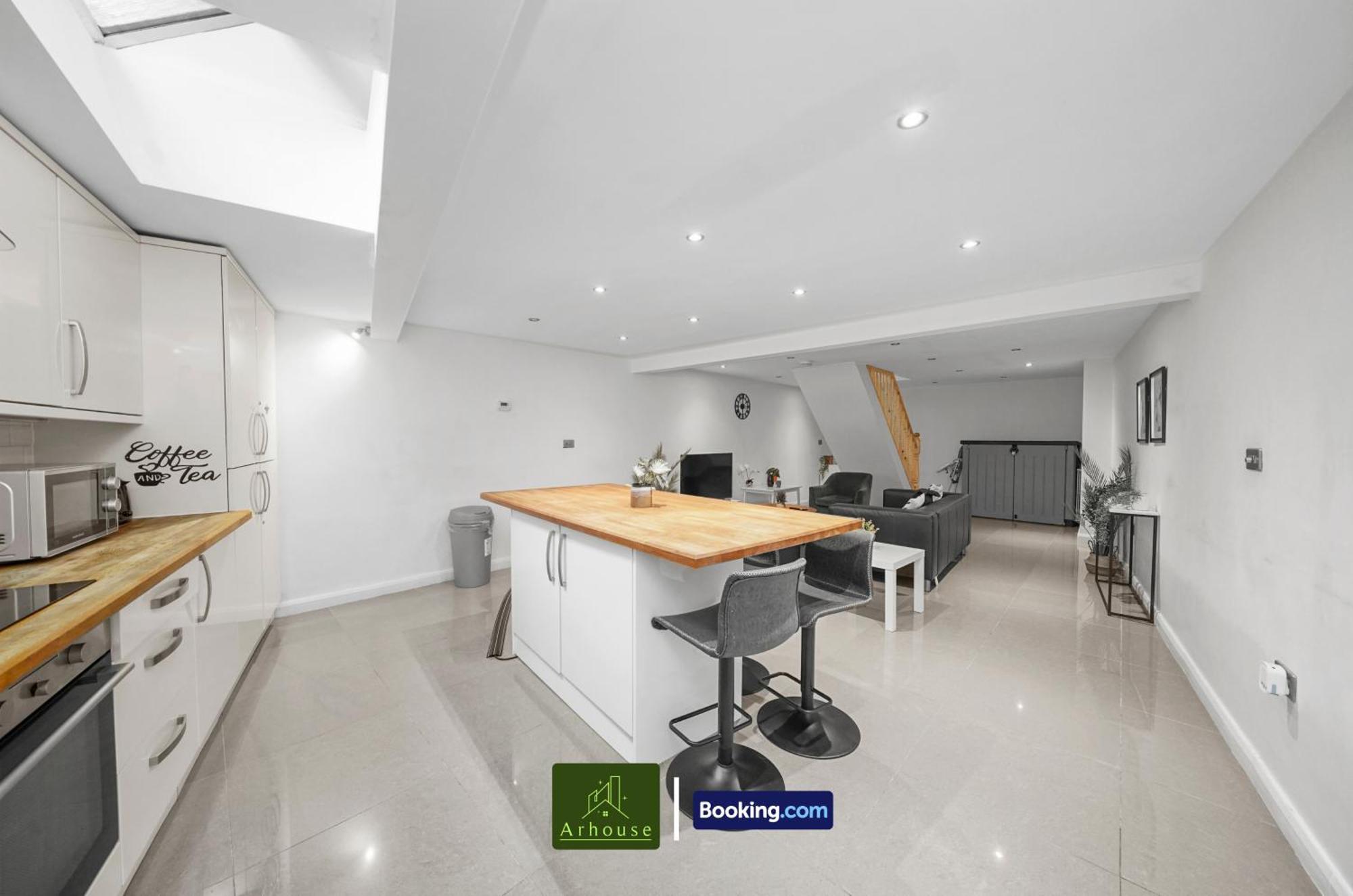 Two Bedroom By Arhouse Short Lets & Serviced Clapham With Free Wifi London