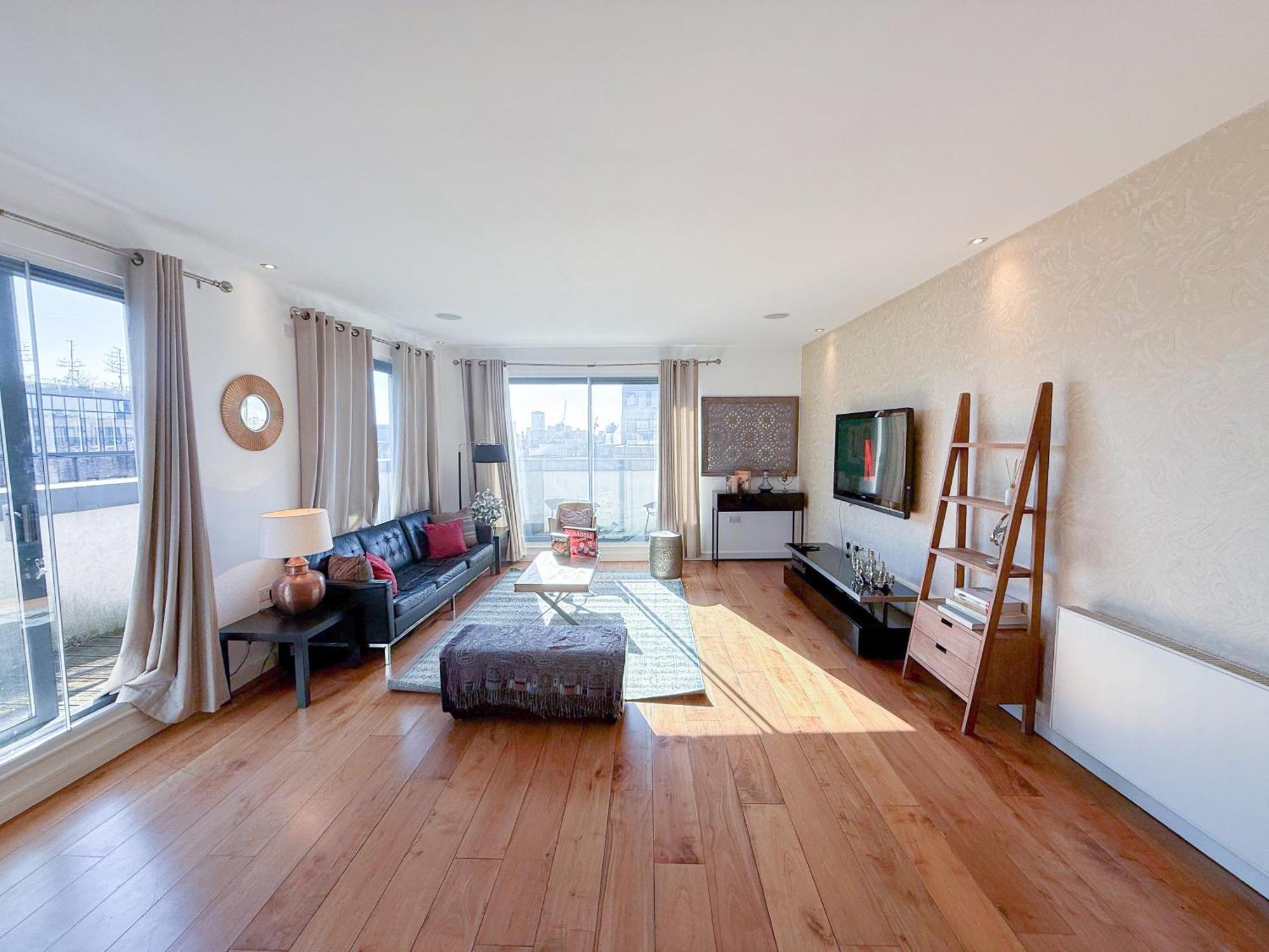 Ample 3-bedroom Flat With Lift In Kings Cross, Islington * London