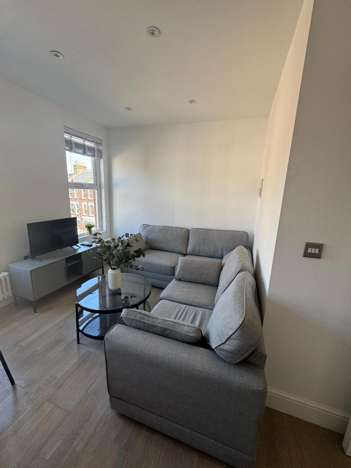 Superb 2-bed-flat 3 Southwell *