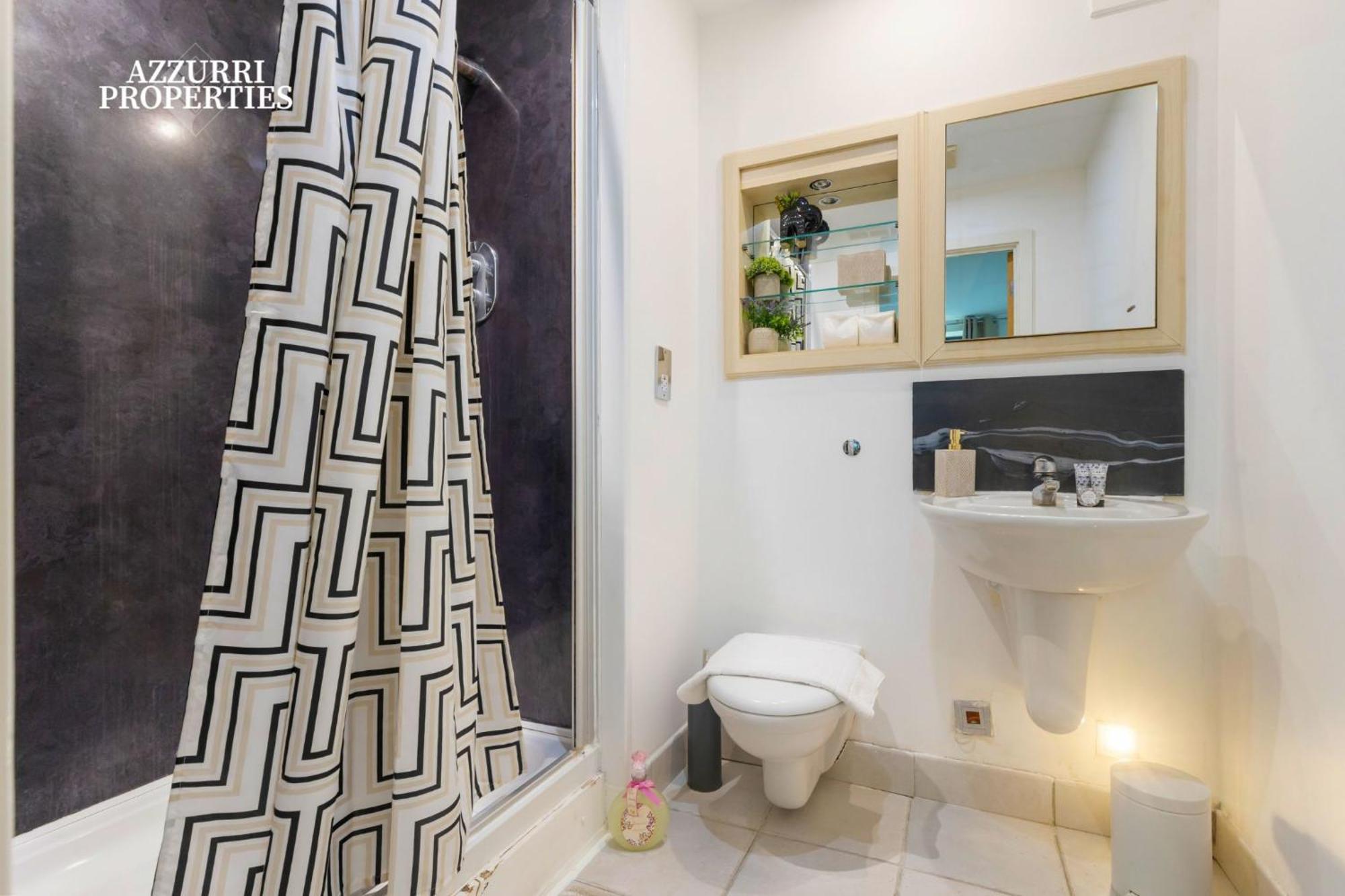 2 Bed Only Five Minutes Walk From Crossharbour Londen