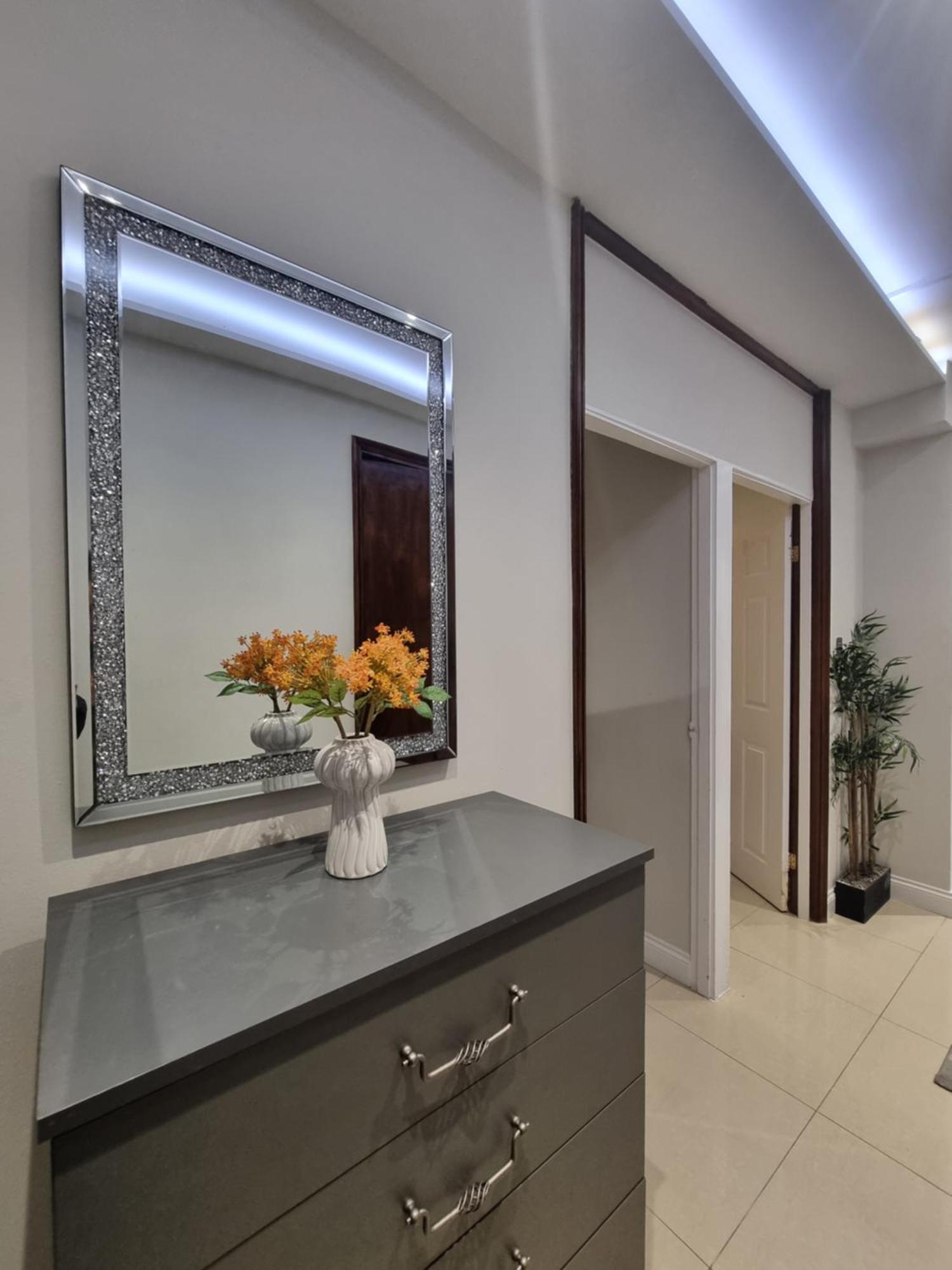 Apartment 2nd Flr 3 Bed Flat In The Heart Of Edgware Road-g20 London