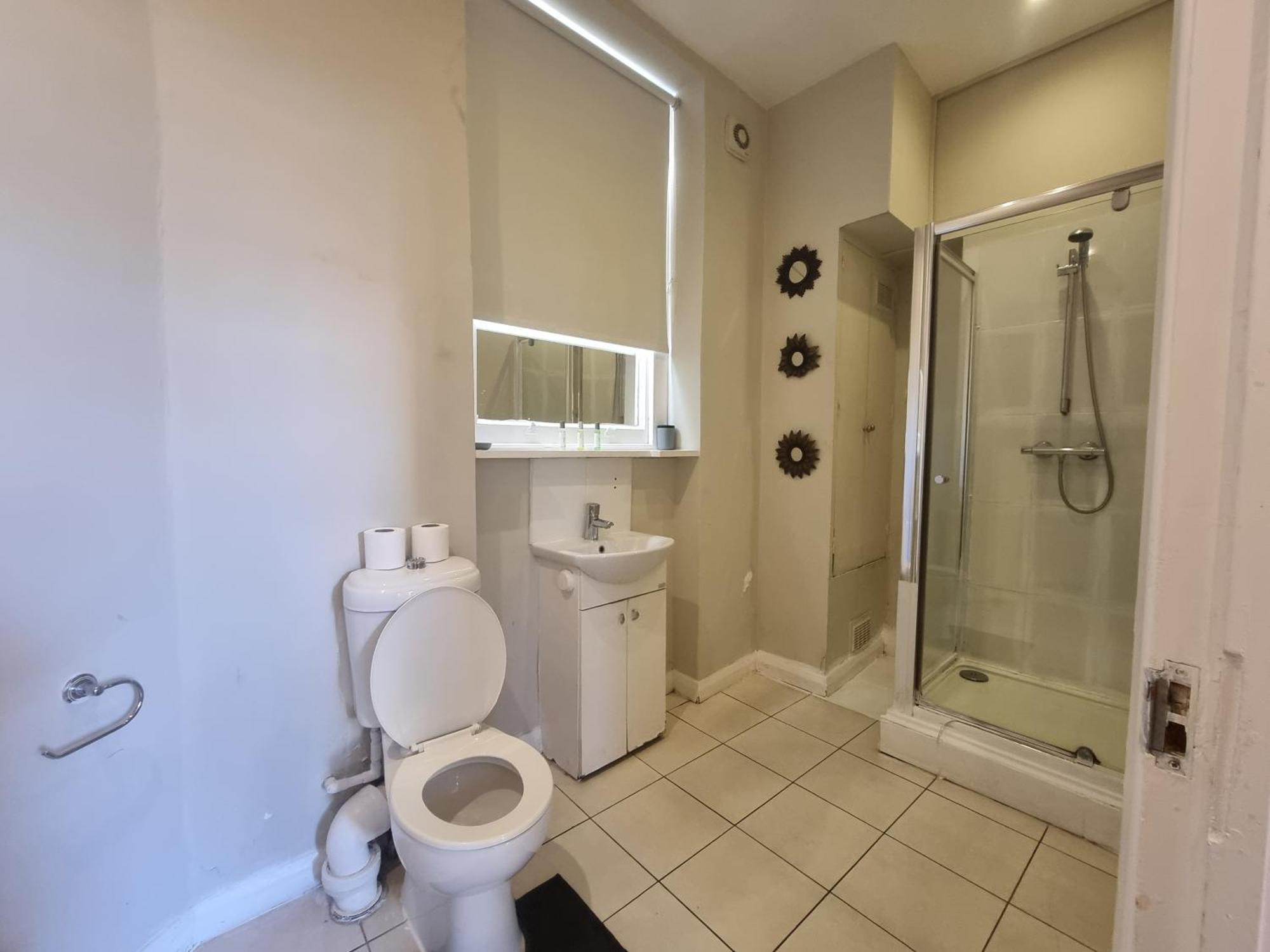 A1-1 Bed Ground Floor Flat In Elephant Castle Apartment *