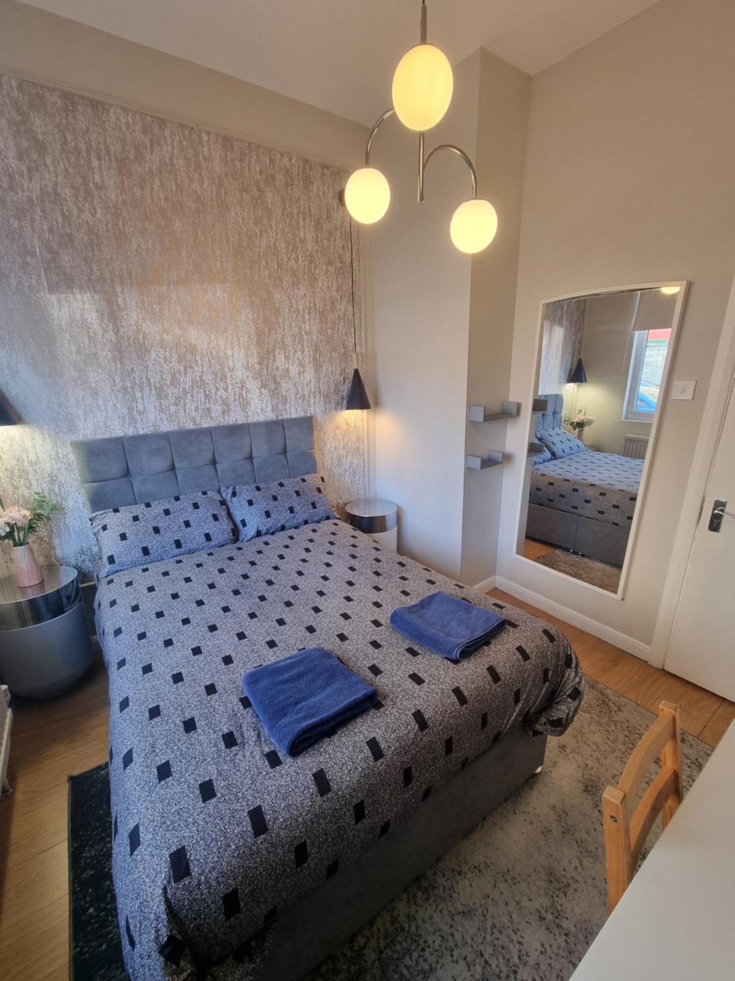 A1-1 Bed Ground Floor Flat In Elephant Castle Apartment *