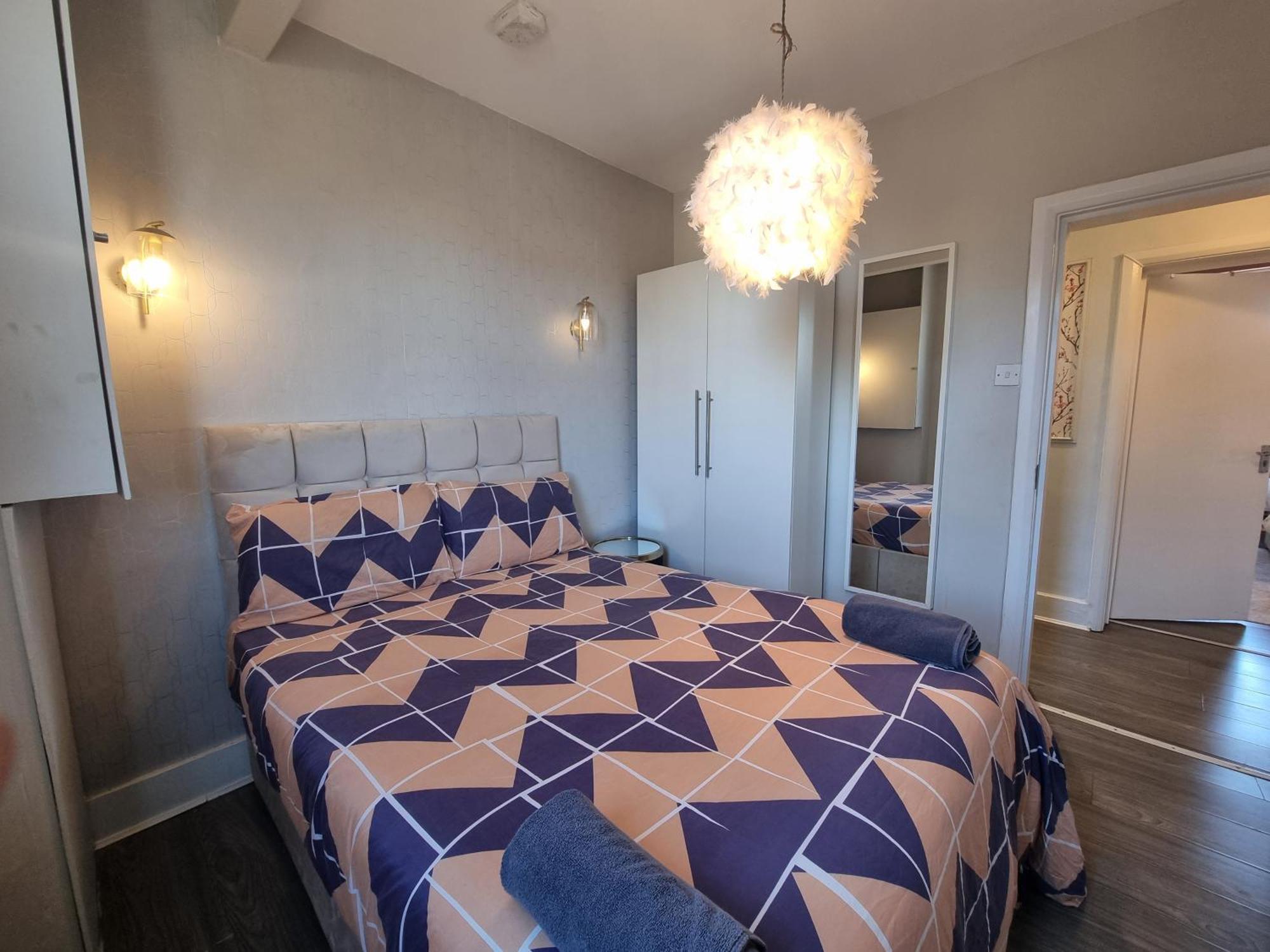 Apartment A8-3rd Floor 3-bed Flat In Elephant And Castle London