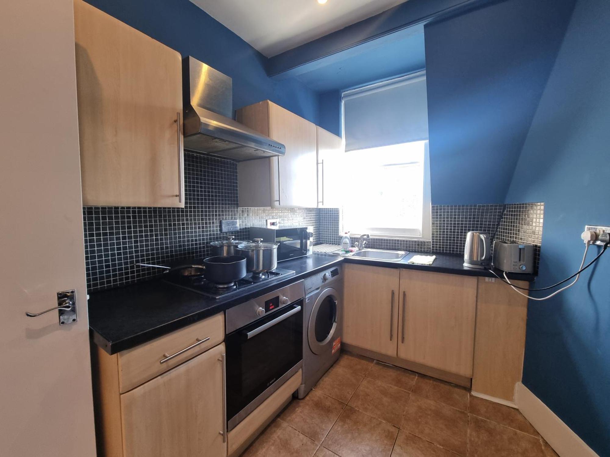 A8-3rd Floor 3-bed Flat In Elephant And Castle * London