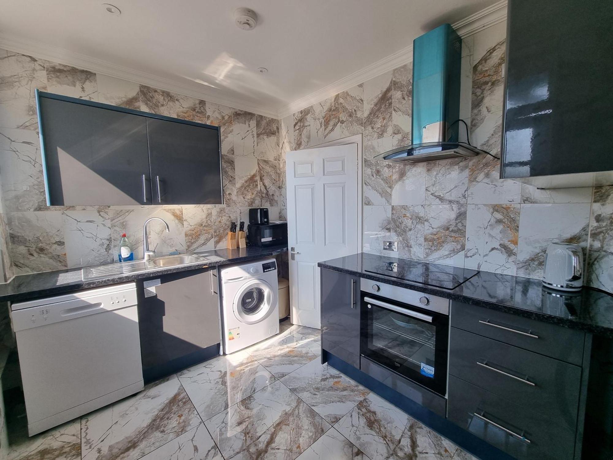 4th Flr Fantastic 3 Bedroom Flat In W2-g15 * London