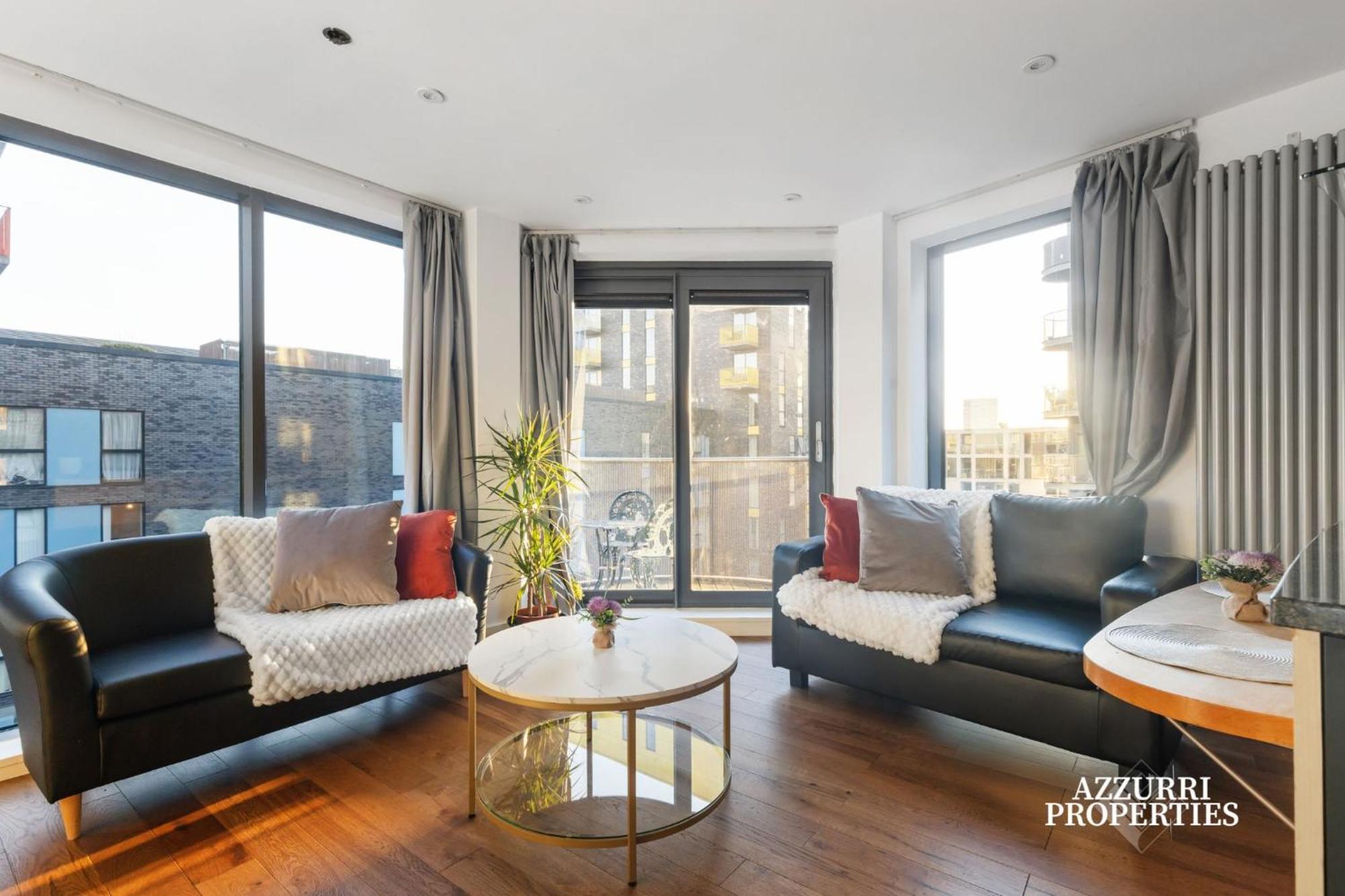 2 Bed Only Five Minutes Walk From Crossharbour * Londen