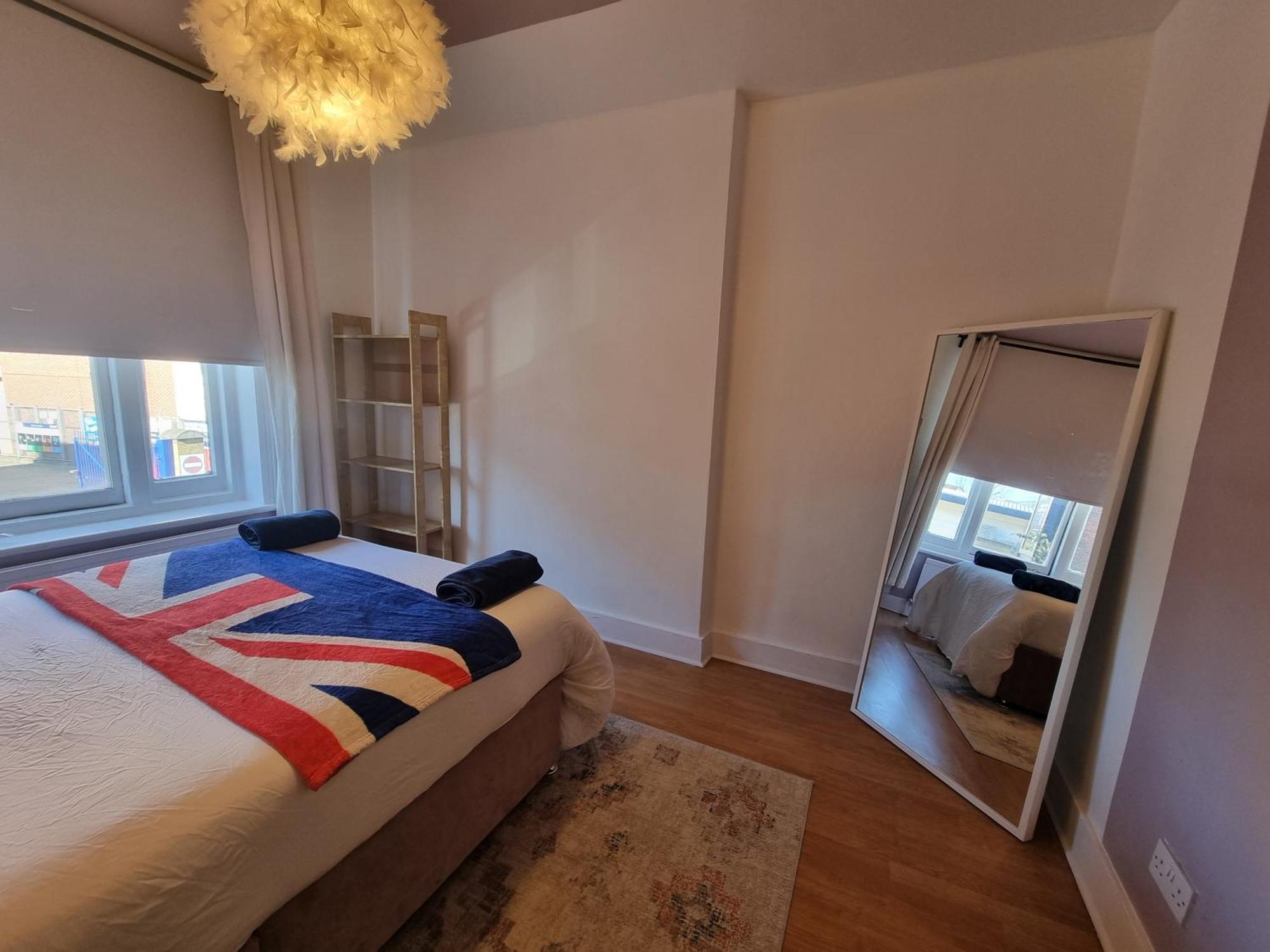 A4-1st Floor 3 Bed Flat Near Elephant And Castle Apartment London