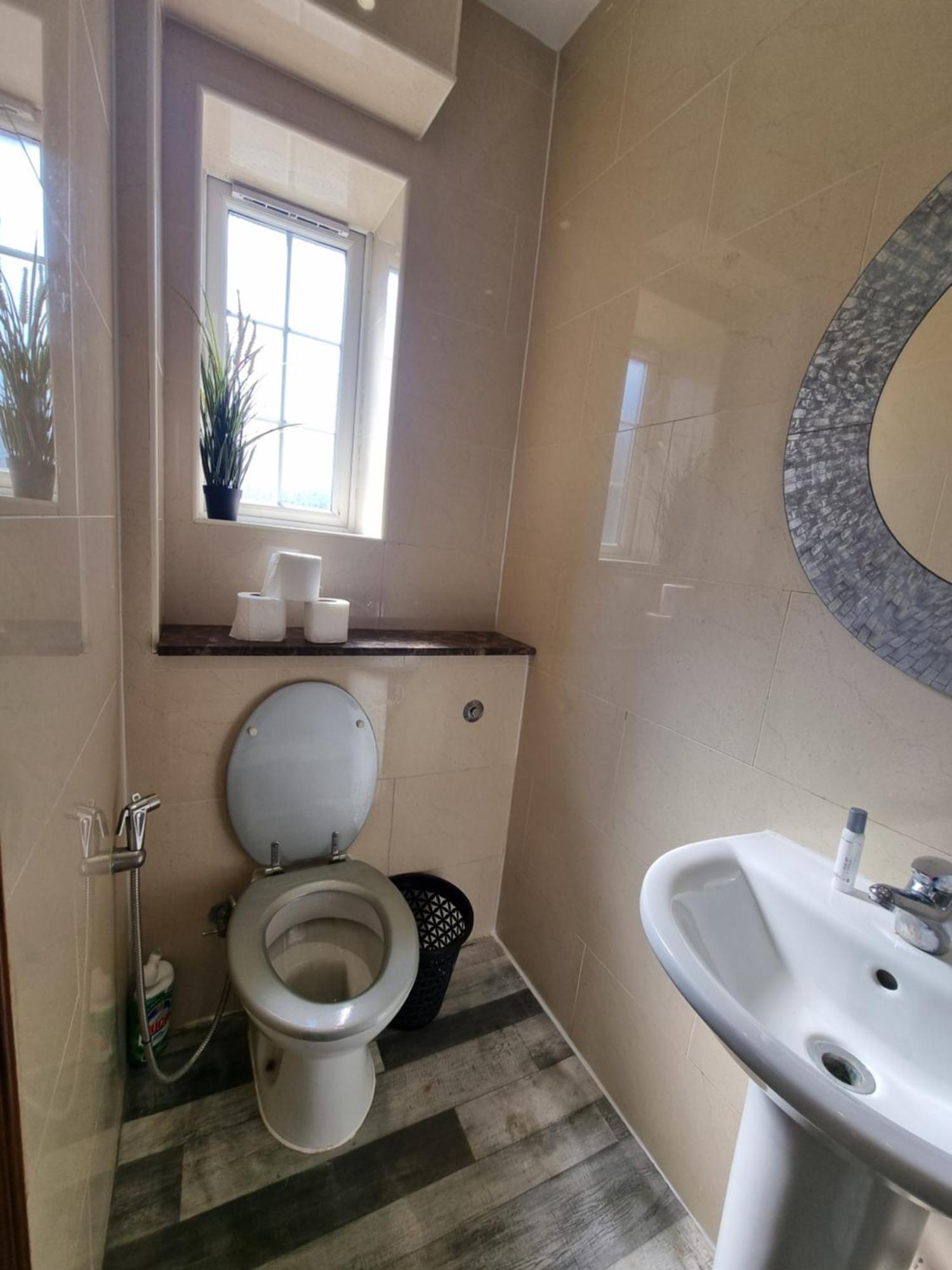 Apartment 2nd Flr 3 Bed Flat In The Heart Of Edgware Road-g20