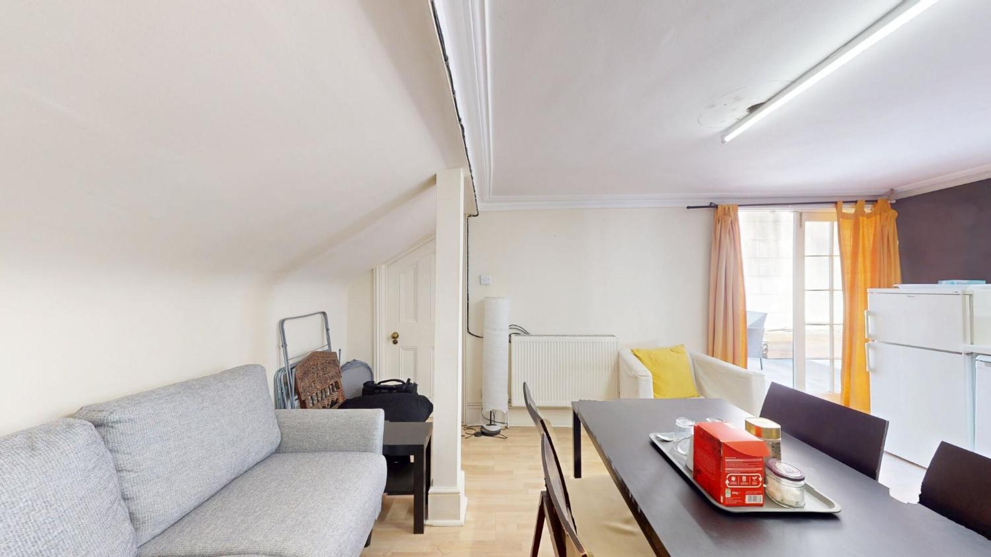 Homestay Charring Cross London, Prime Location London