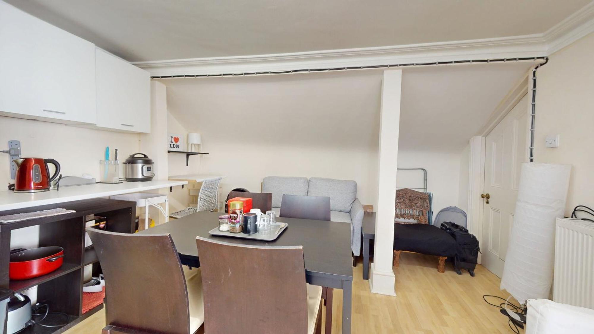 Homestay Charring Cross London, Prime Location