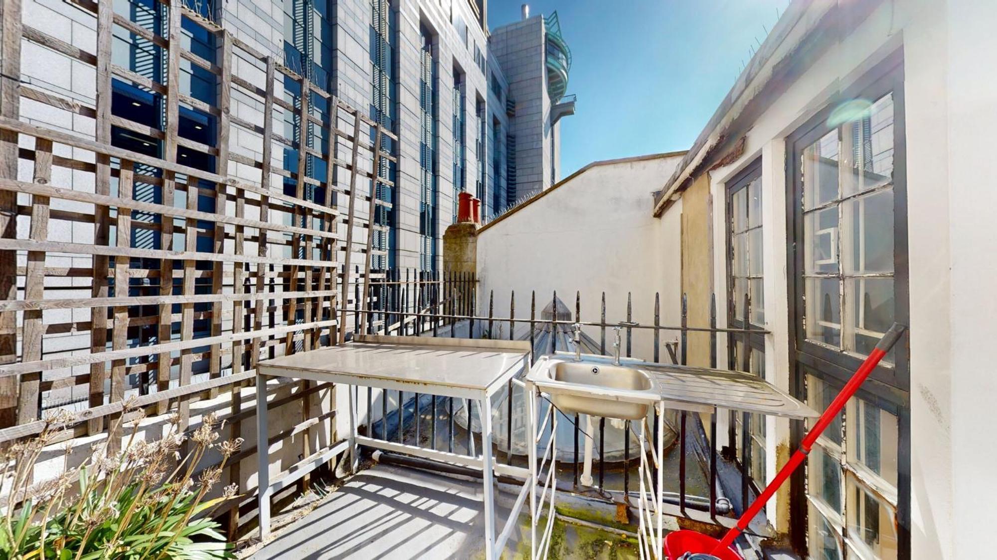 Homestay Charring Cross London, Prime Location