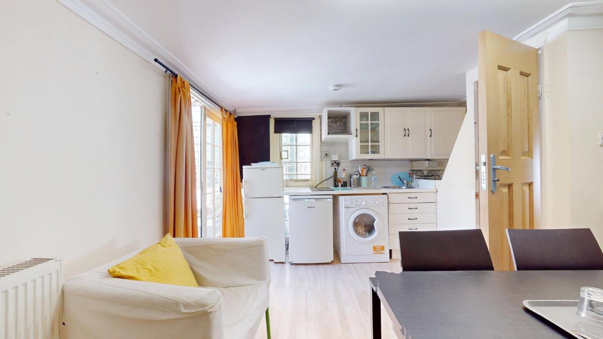 Homestay Charring Cross London, Prime Location London