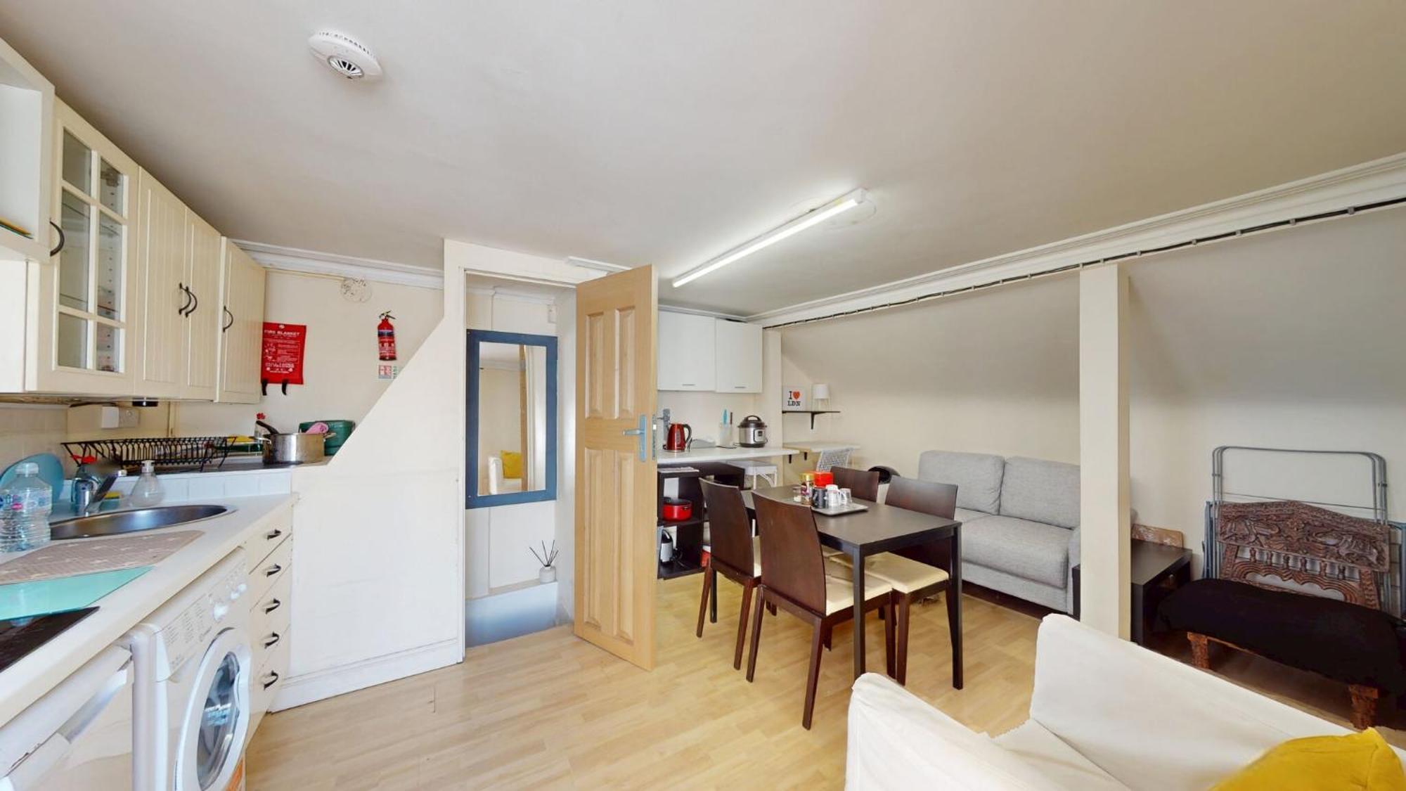 Charring Cross London, Prime Location Homestay