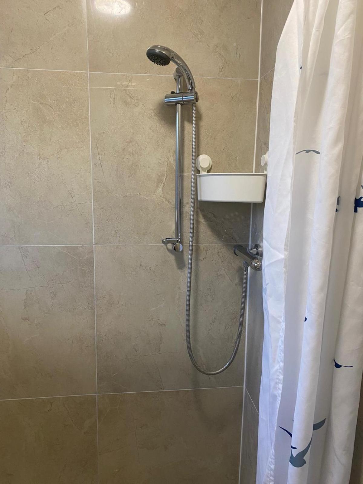 Comfy Private Wembley Stadium 6 Minutes Away Homestay London