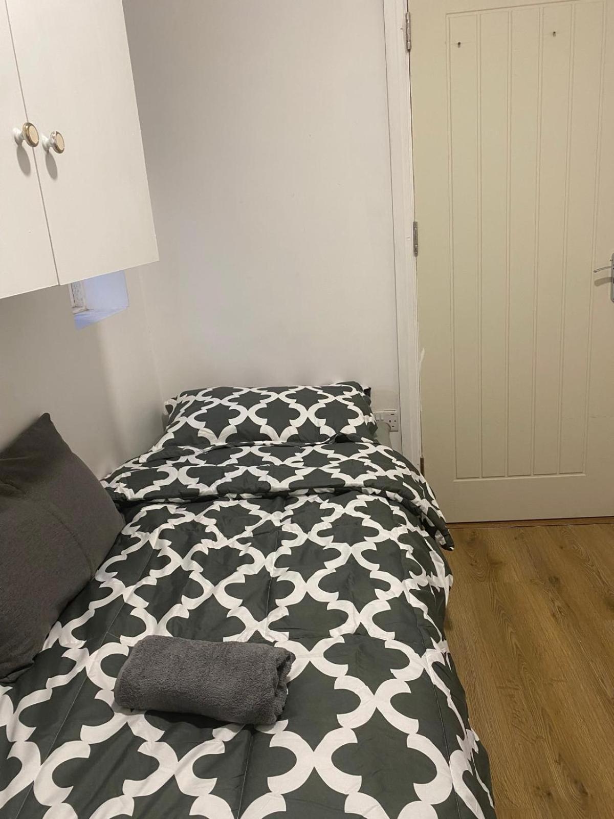 Homestay Comfy Private Wembley Stadium 6 Minutes Away London