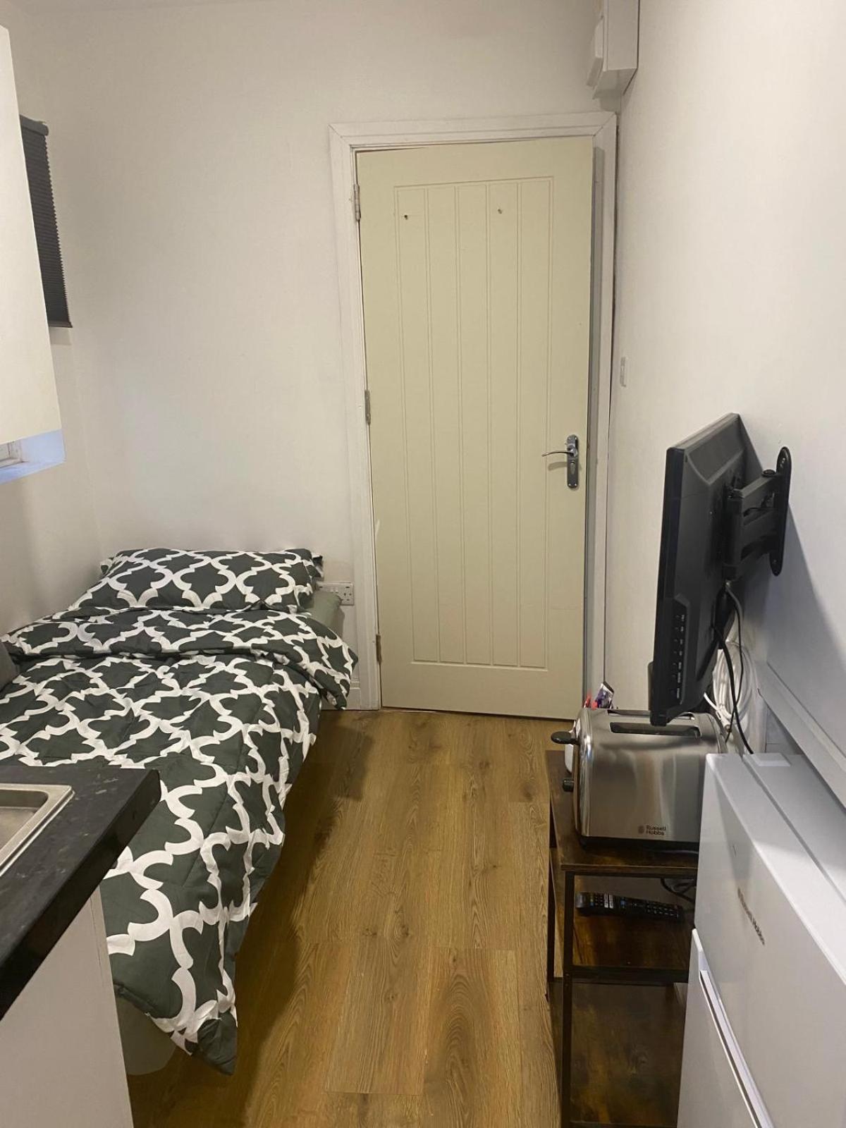 Homestay Comfy Private Wembley Stadium 6 Minutes Away *