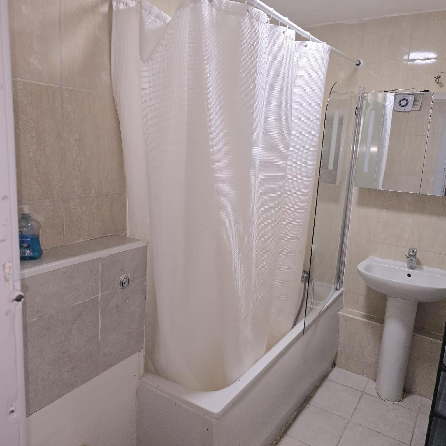 2 Bed Flat In *